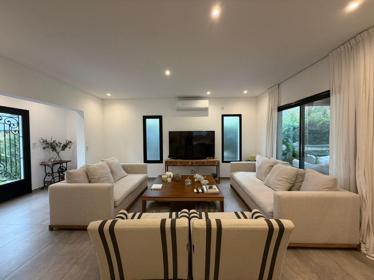 House for Sale - Santa Ana Neighborhood - Villanueva