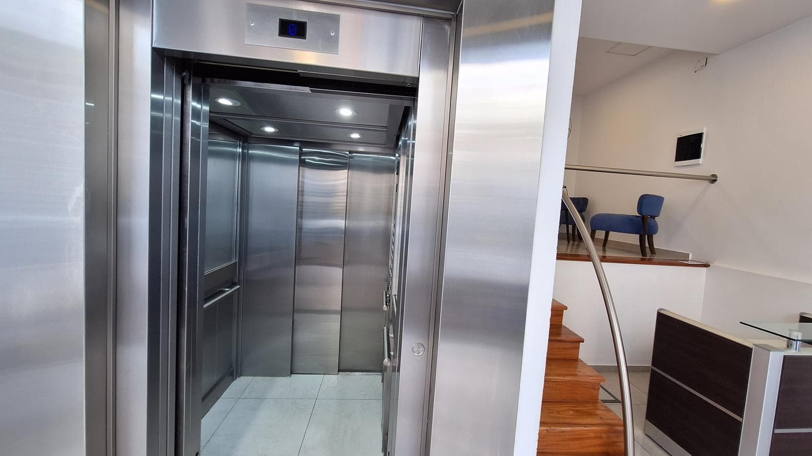 Premium 2-room office for rent in Downtown Quilmes - Plaza Conesa