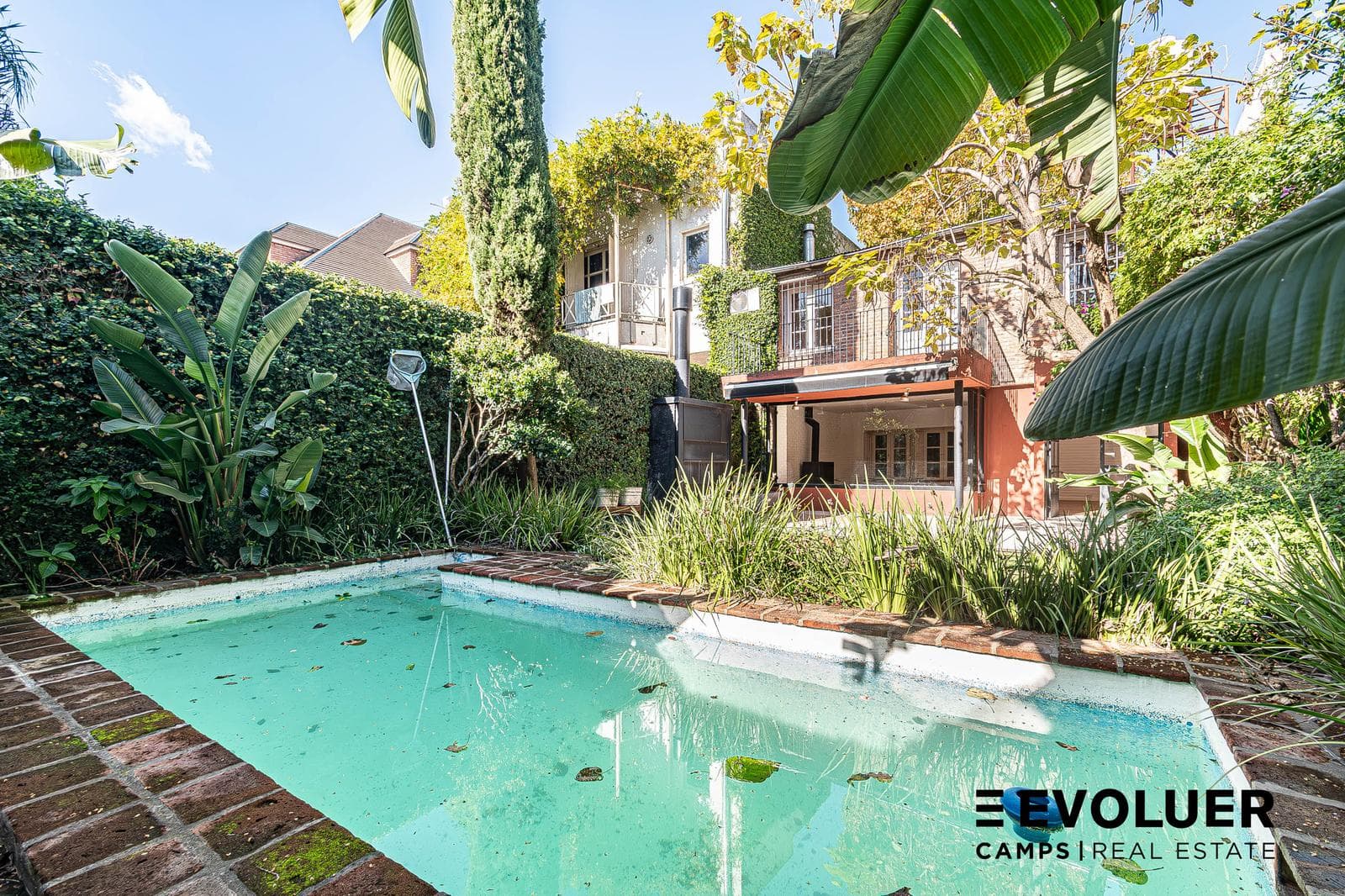 House for Sale with a Garden, Pool, and 2 Carports
