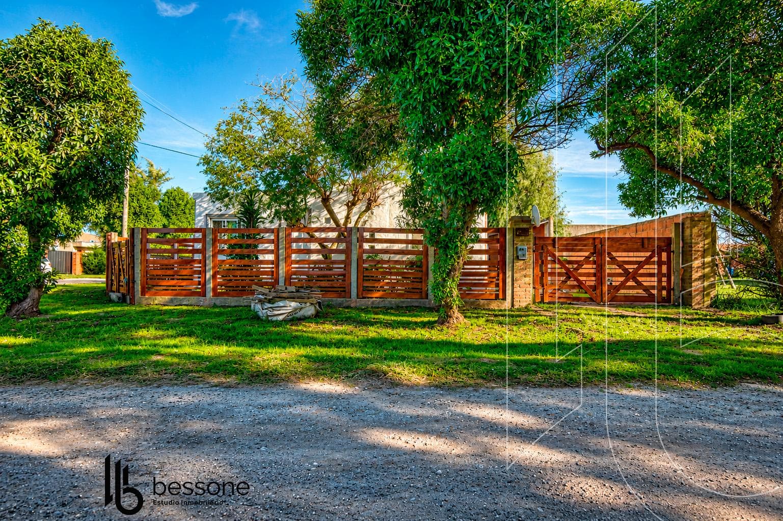 3-Room House in Parque Barrio, Oceanfront