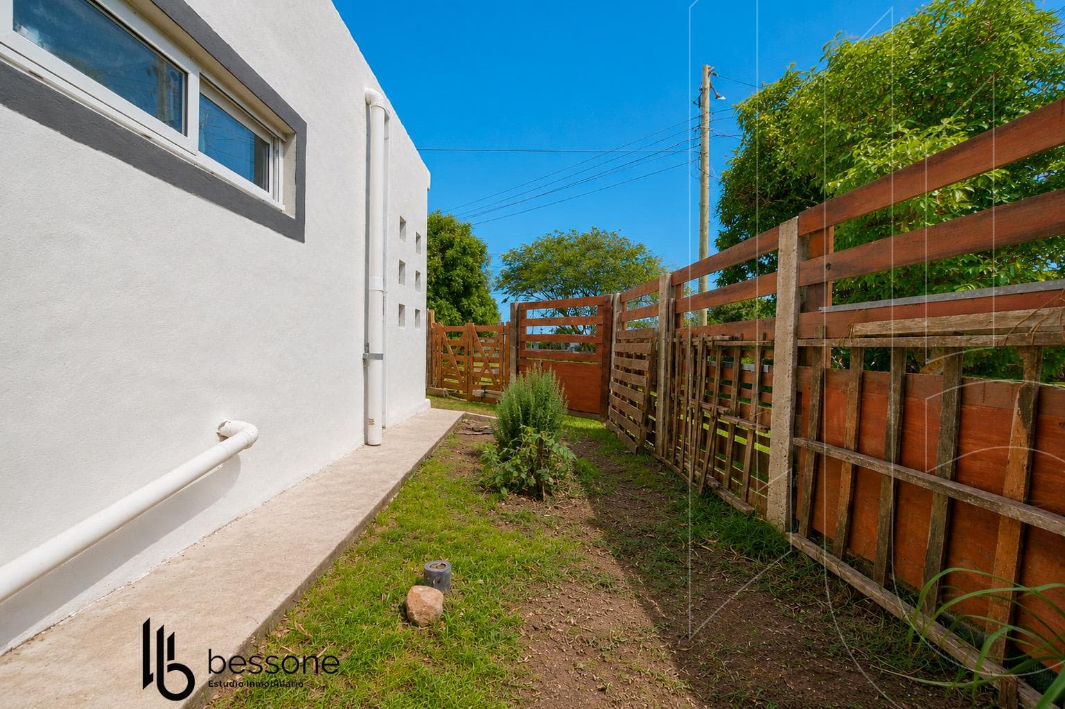 3-Room House in Parque Barrio, Oceanfront
