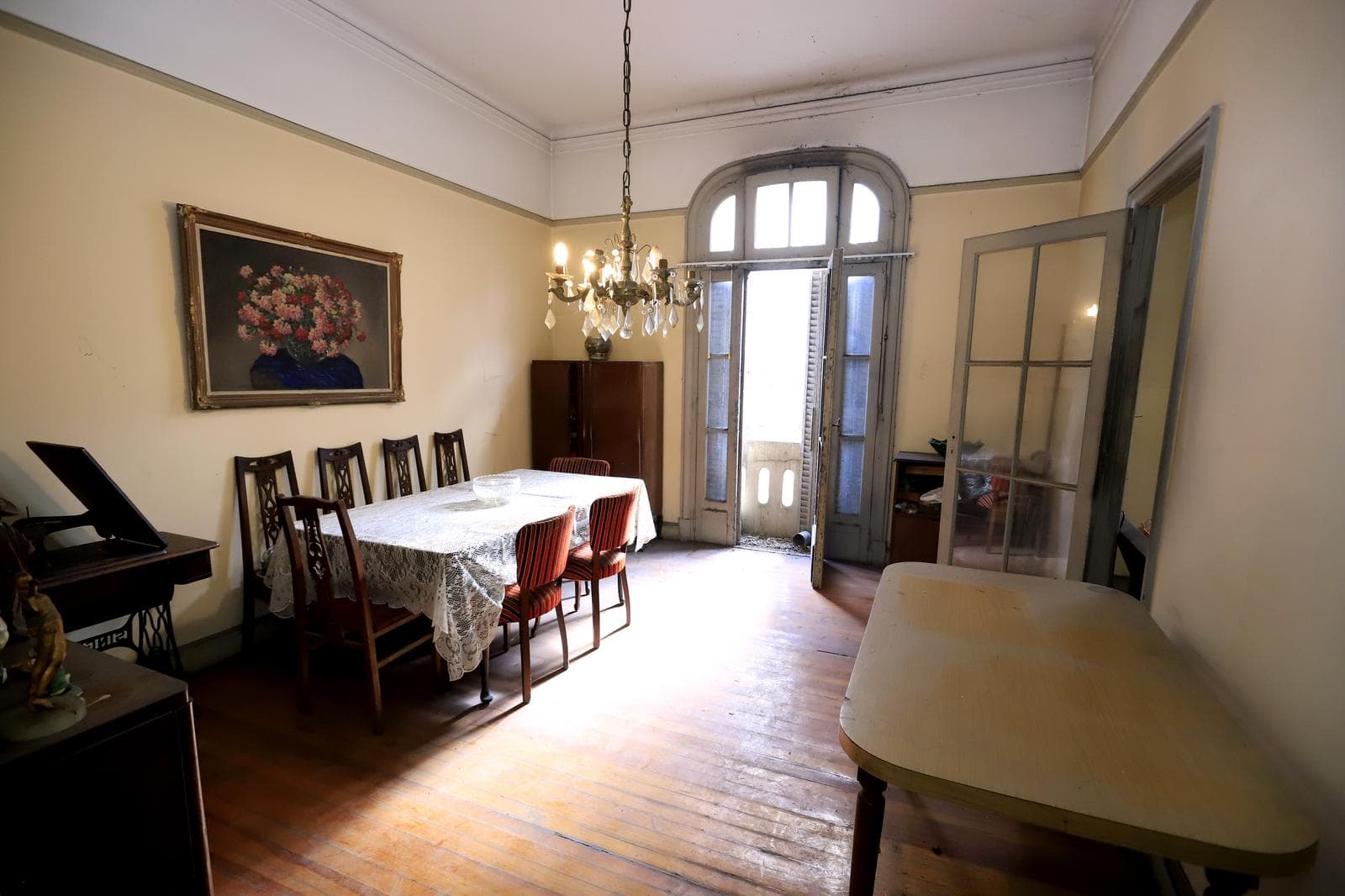Departamento 4 ambientes más dependencias en Balvanera semipiso señorial venta