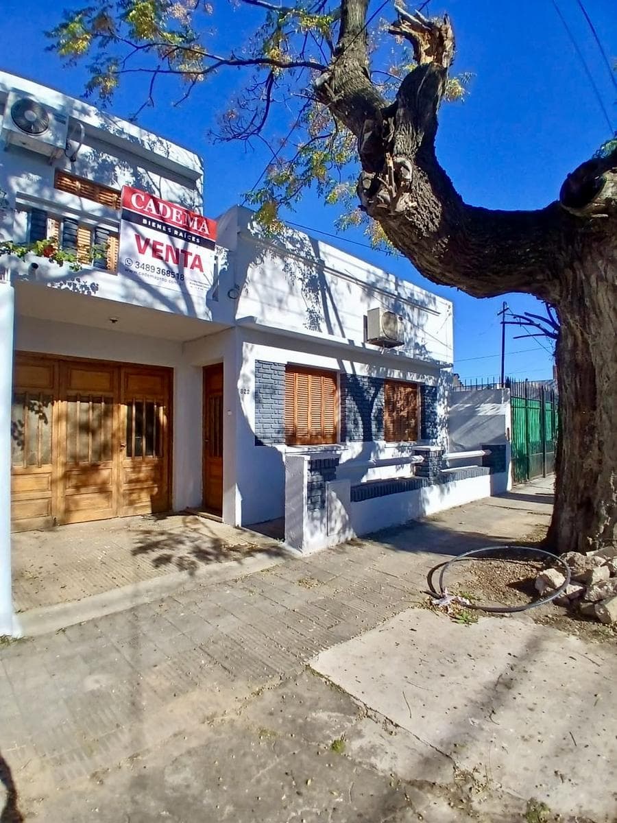 3-bedroom house for sale. Patio with barbecue. Garage. Villa Massoni, Zárate