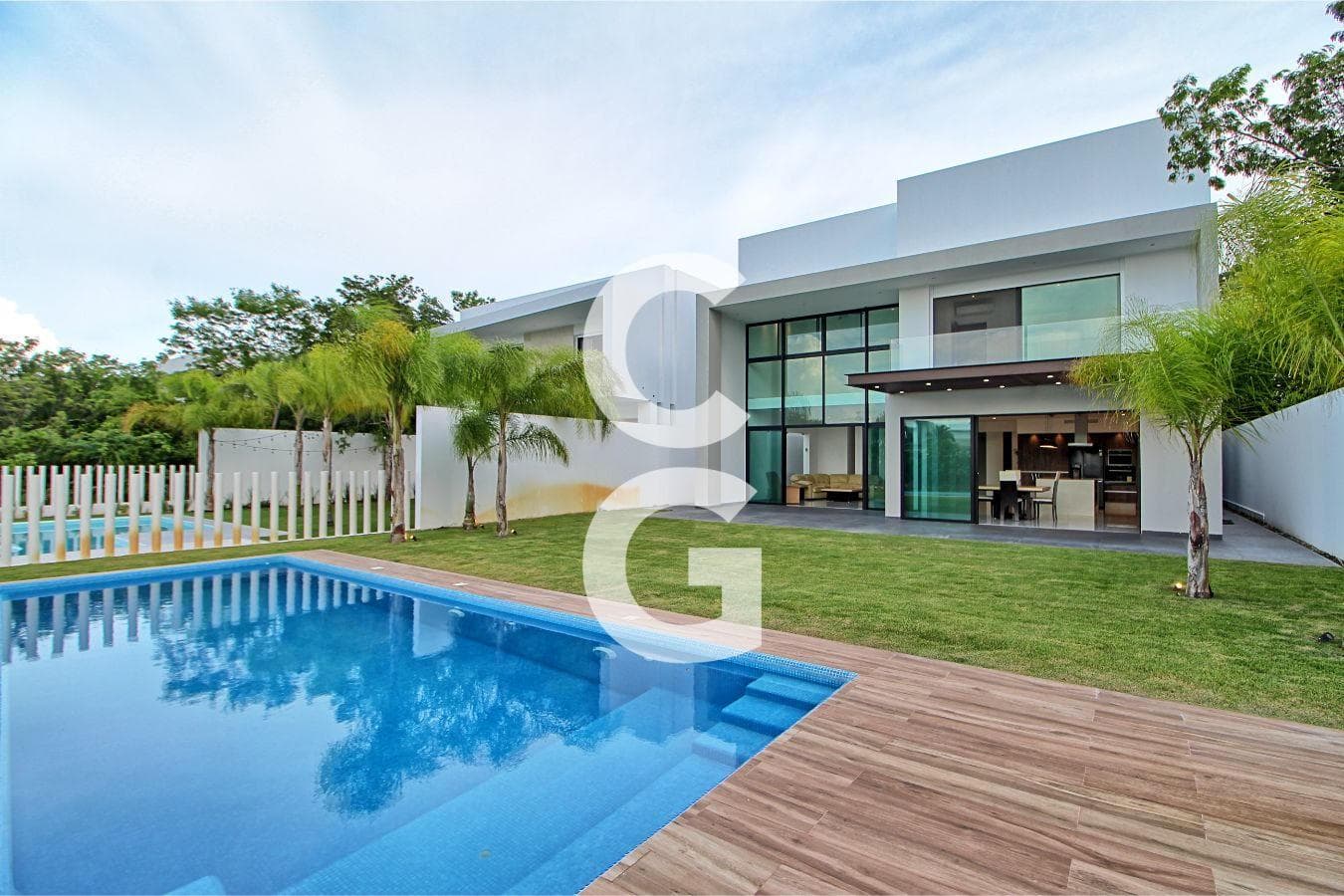 House for Rent in Cancún in the Lagos del Sol Residential Complex, on the Lakefront, with a Pool and Garden