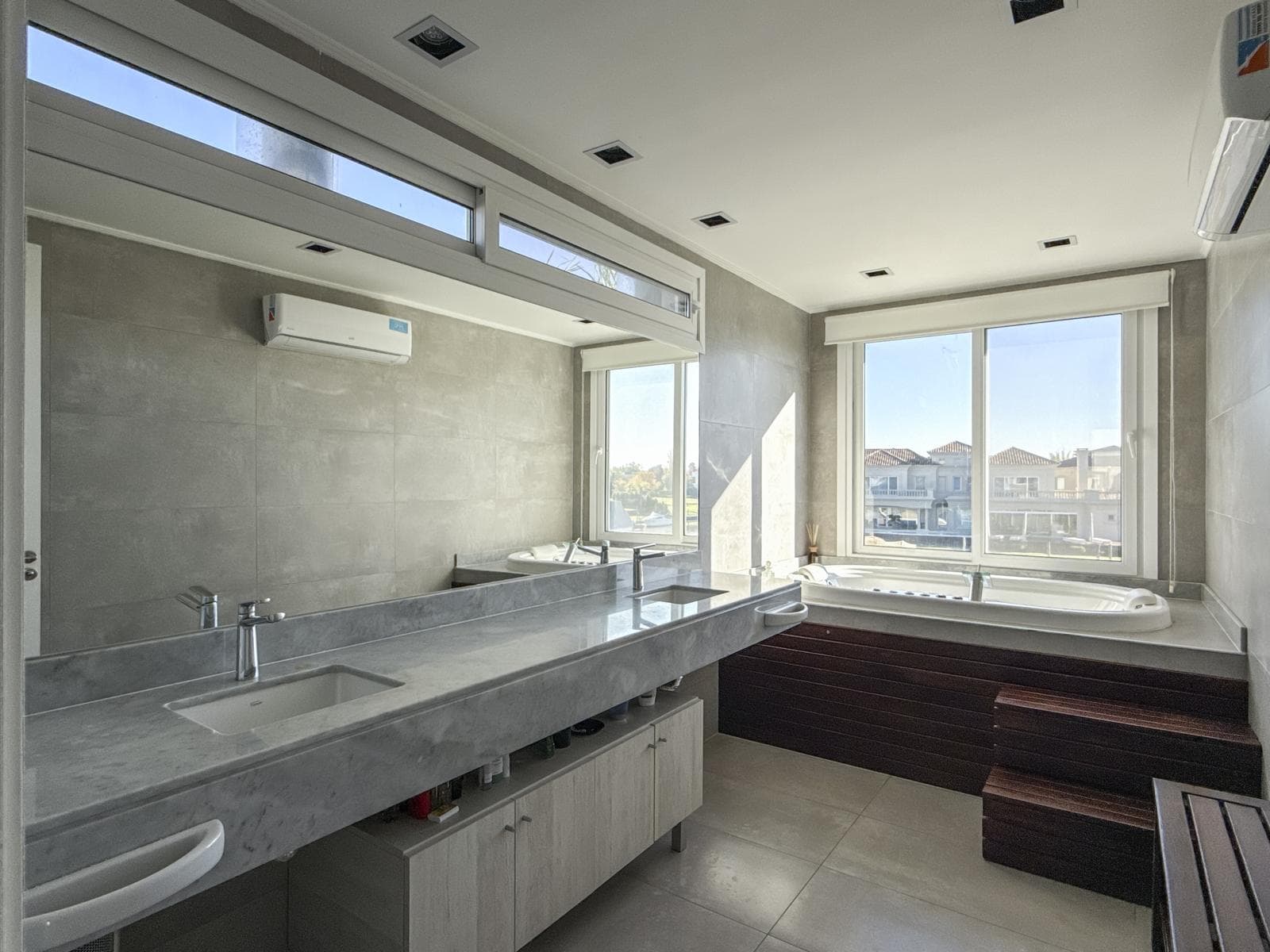 House for sale in Albanueva with its own boat slip