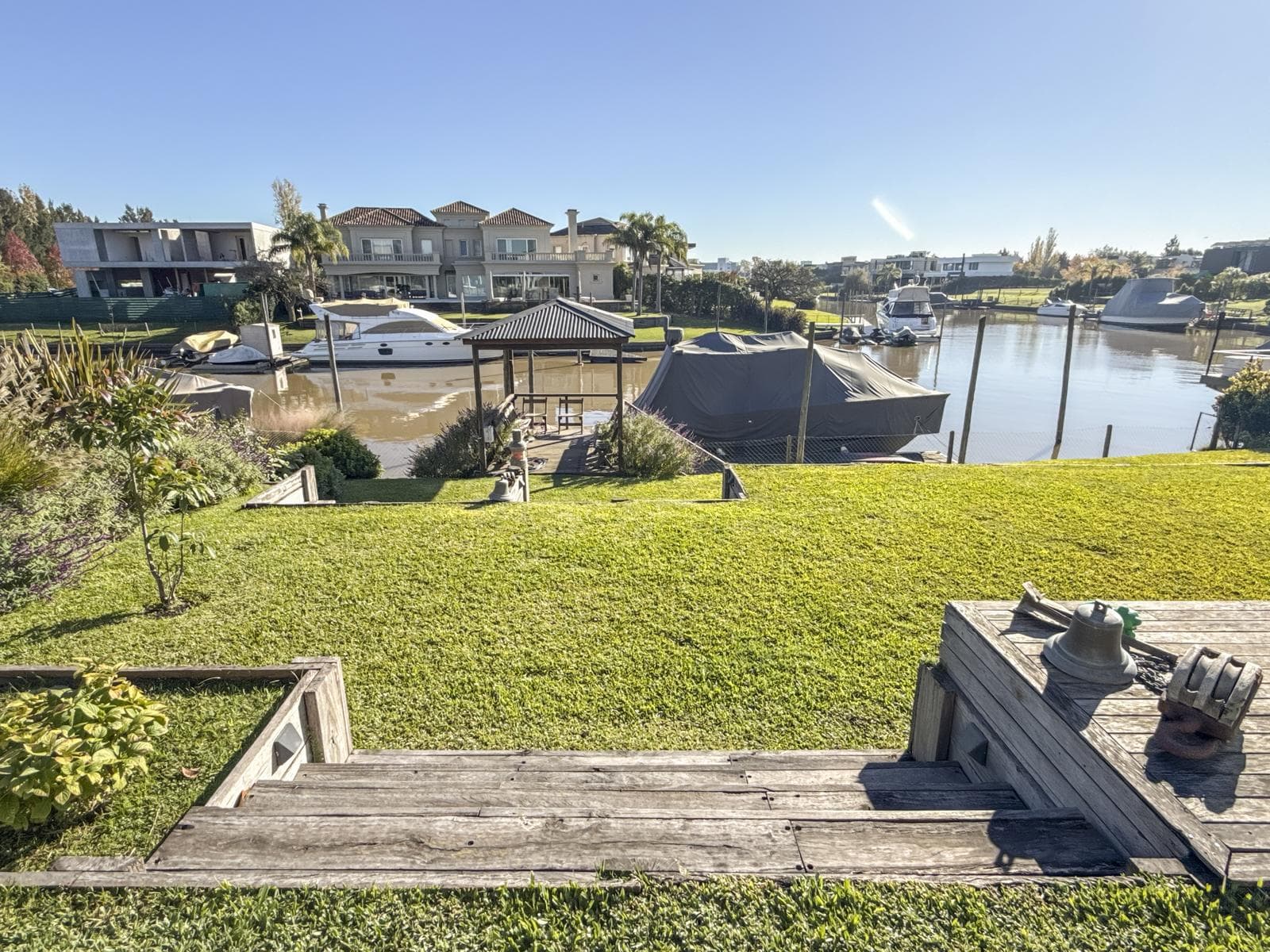 House for sale in Albanueva with its own boat slip