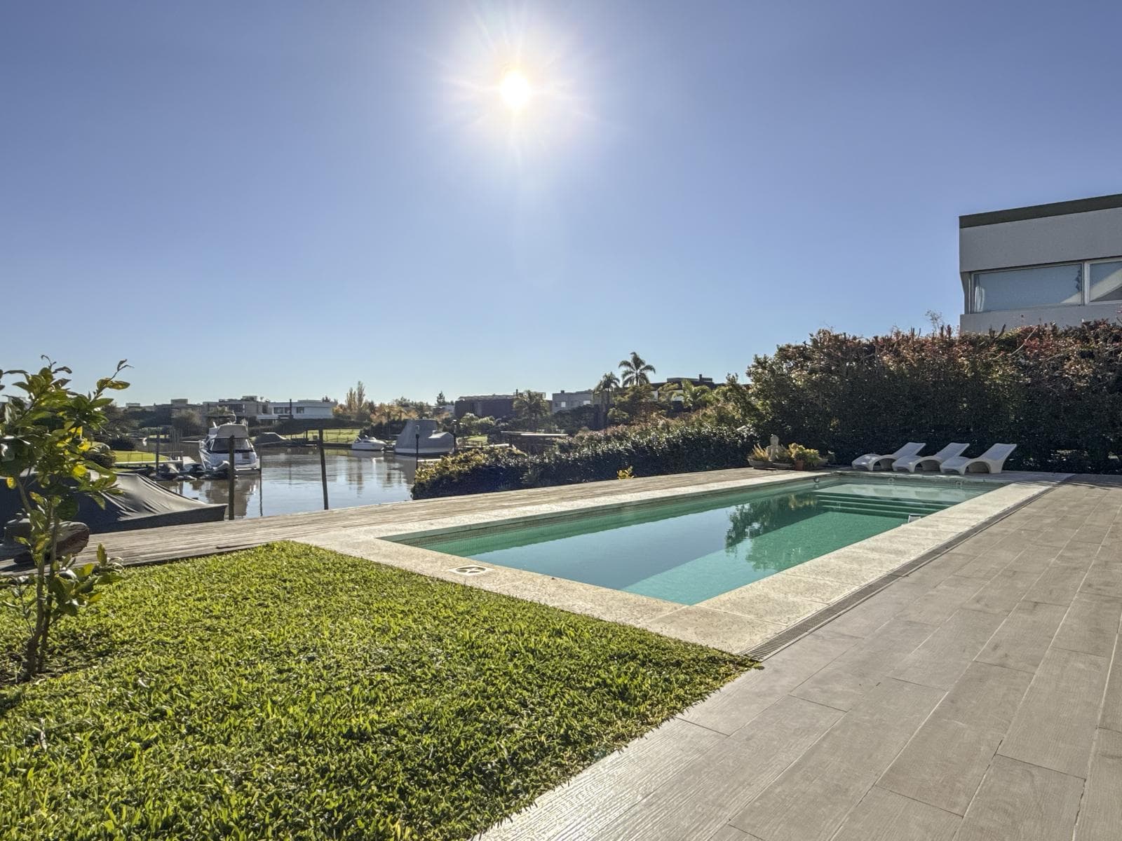 House for sale in Albanueva with its own boat slip