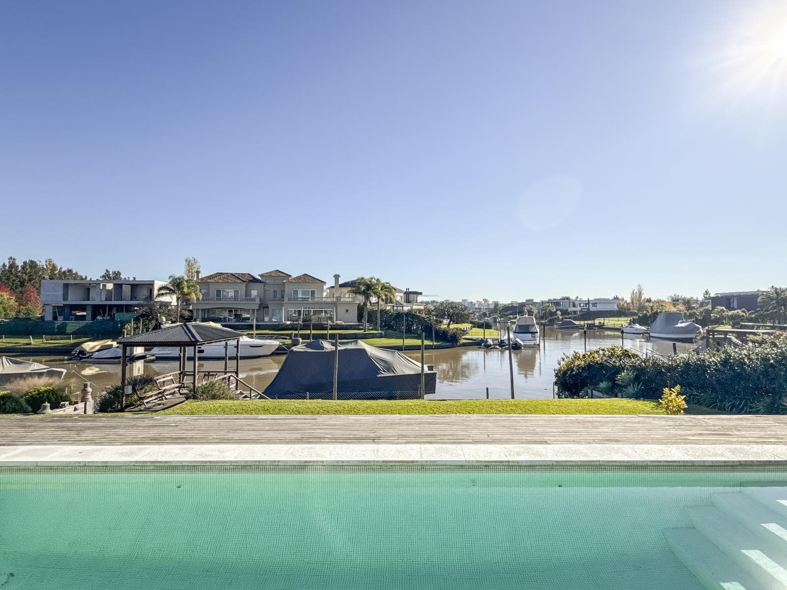 House for sale in Albanueva with its own boat slip