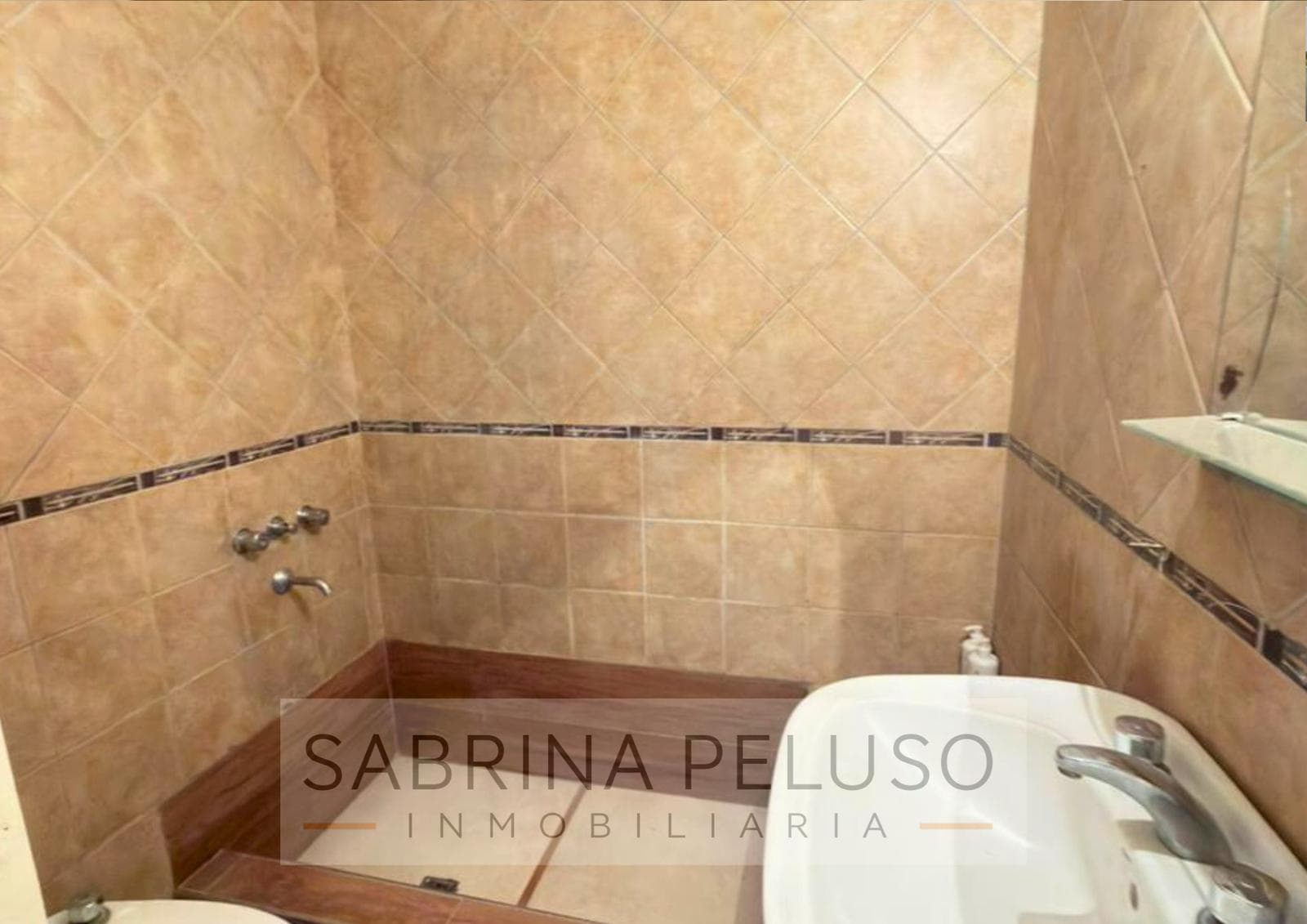 FOR RENT—2-room apartment with garage—Downtown Moreno