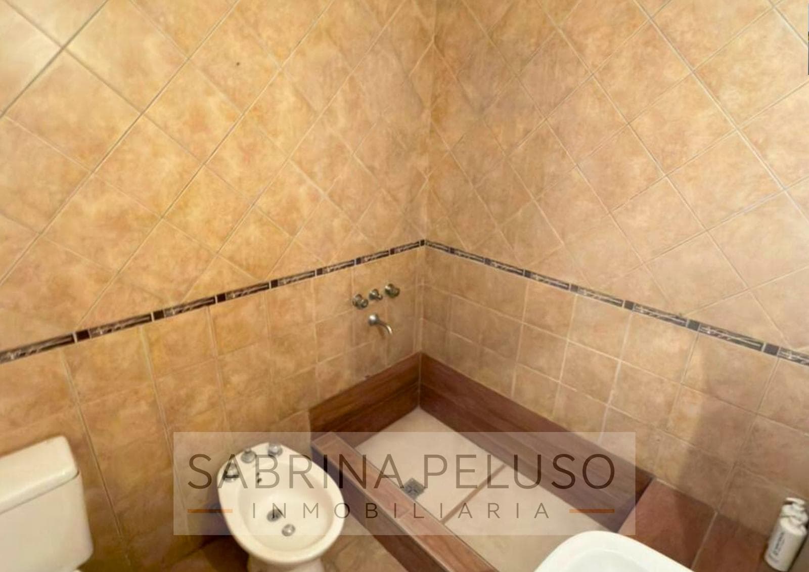 FOR RENT—2-room apartment with garage—Downtown Moreno