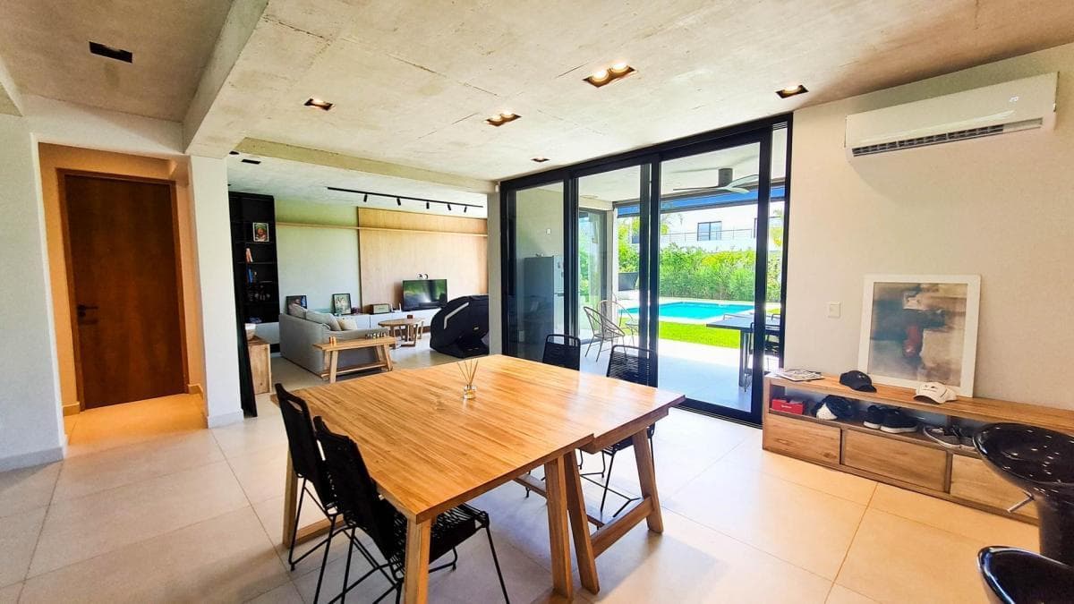 House in Ceibos, Puertos del Lago - Pool Design and Fully Equipped.
