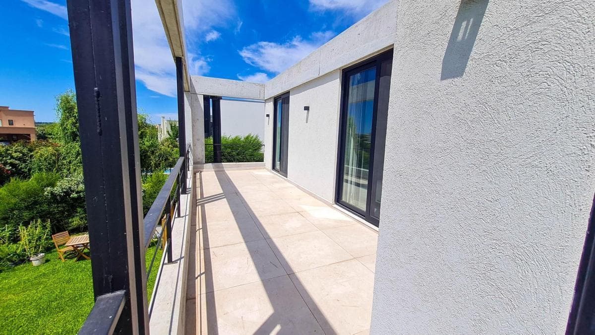 House in Ceibos, Puertos del Lago - Pool Design and Fully Equipped.