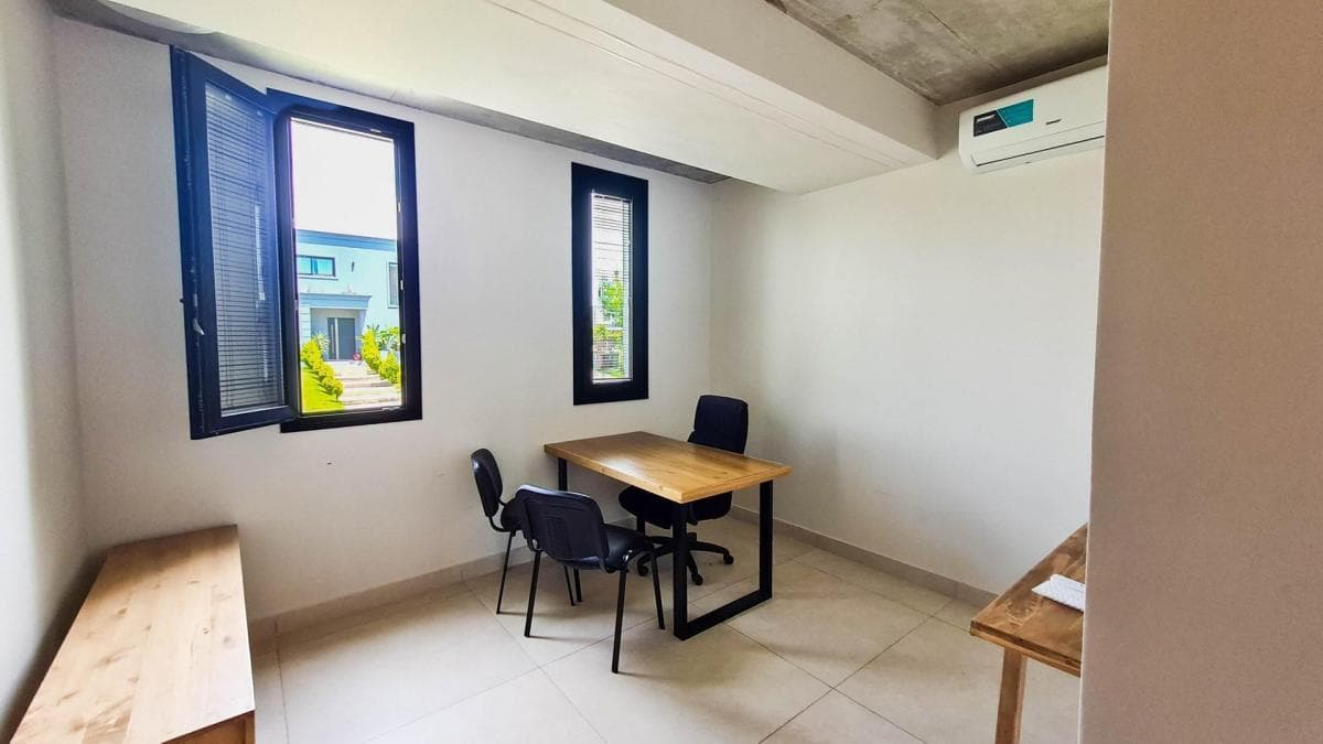 House in Ceibos, Puertos del Lago - Pool Design and Fully Equipped.
