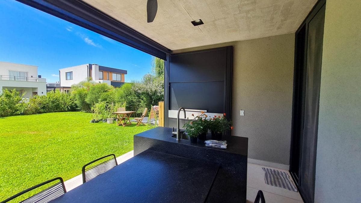 House in Ceibos, Puertos del Lago - Pool Design and Fully Equipped.