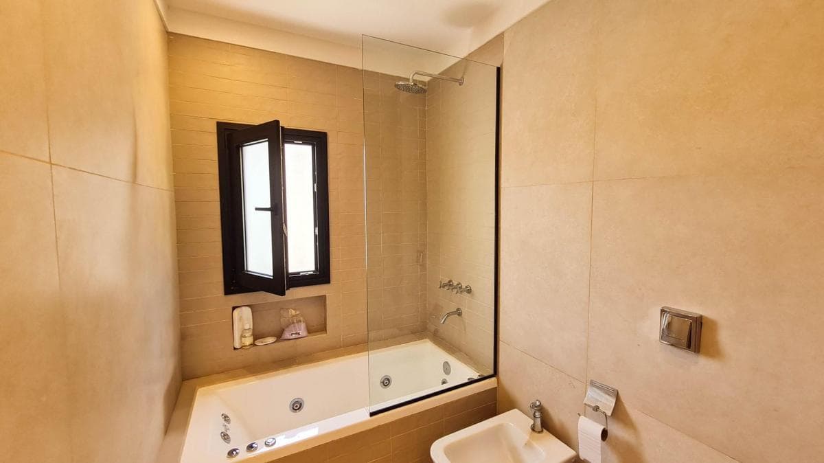 House in Ceibos, Puertos del Lago - Pool Design and Fully Equipped.