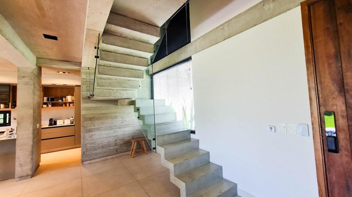 House in Ceibos, Puertos del Lago - Pool Design and Fully Equipped.