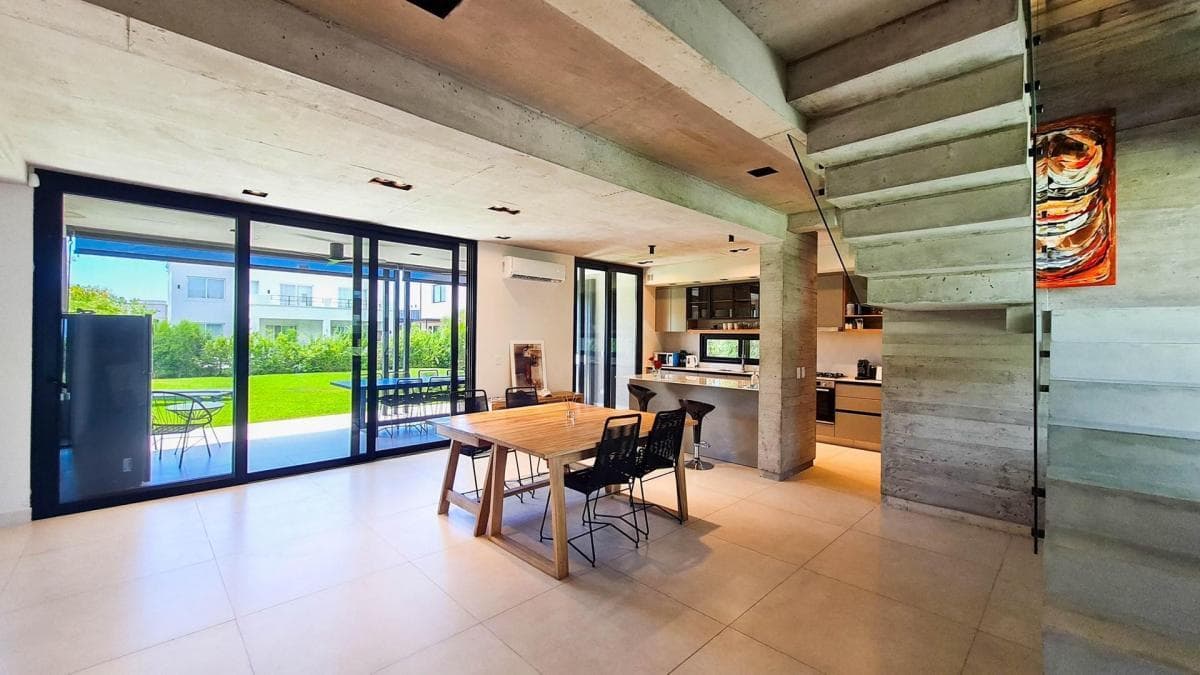 House in Ceibos, Puertos del Lago - Pool Design and Fully Equipped.
