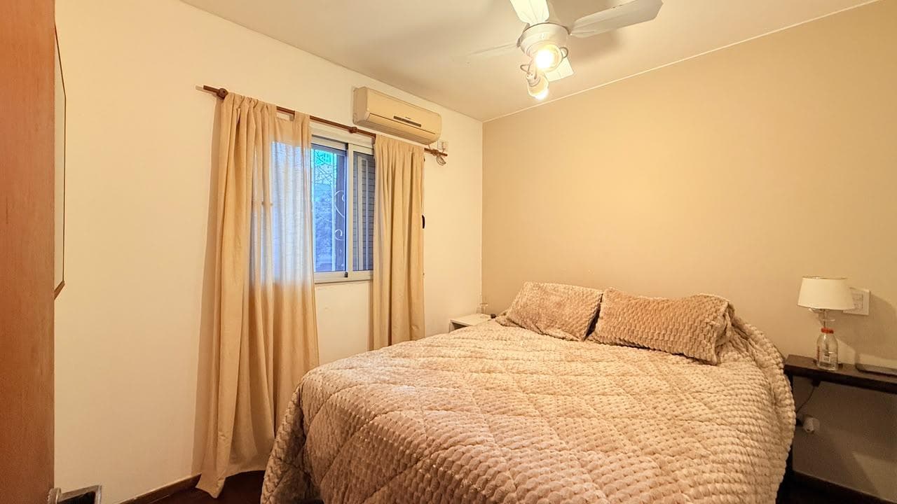 For Sale: Two-Bedroom Apartment with Balcony and Separate Kitchen, Renovated. Abasto