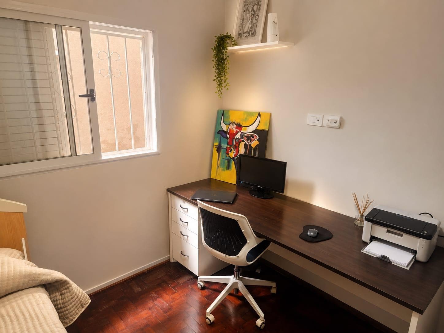 For Sale: Two-Bedroom Apartment with Balcony and Separate Kitchen, Renovated. Abasto