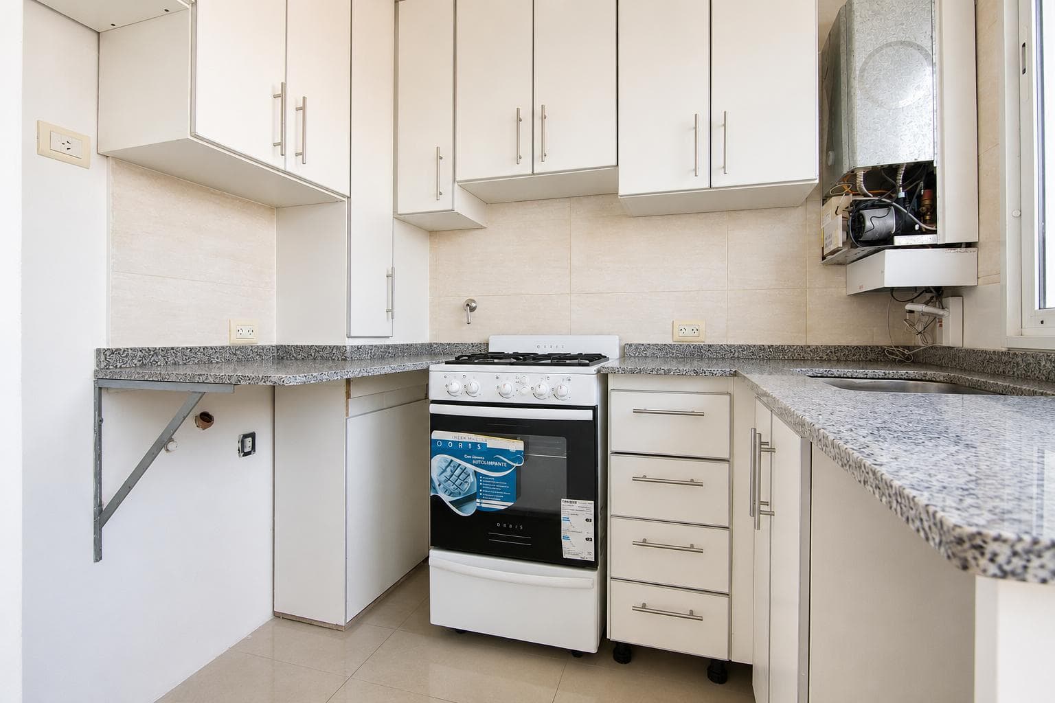 New 2-Room Apartment on the Beachfront in Zacagnini