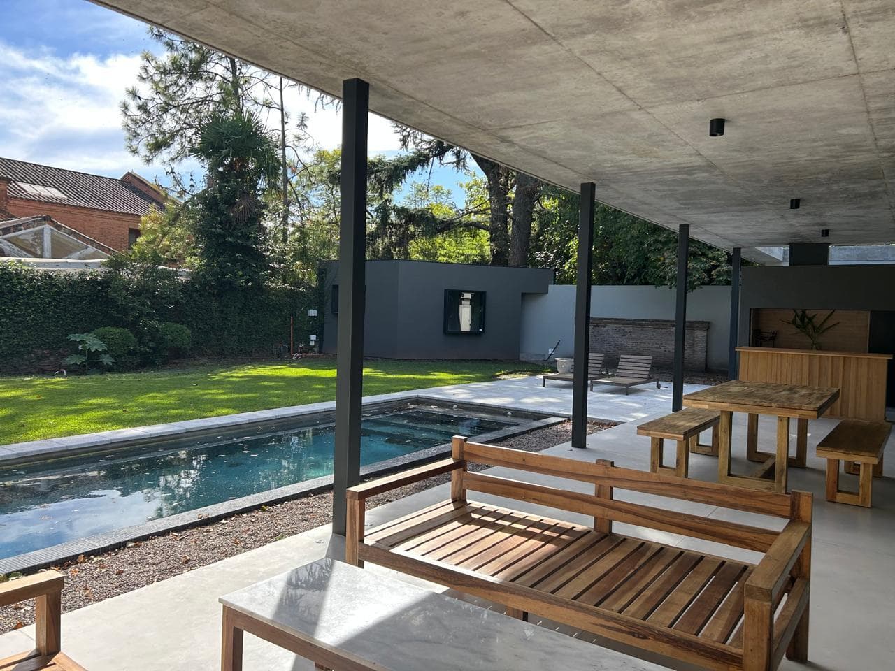 House for sale in Las Lomas de San Isidro. 3 en-suite bedrooms. Pool. Brand new.