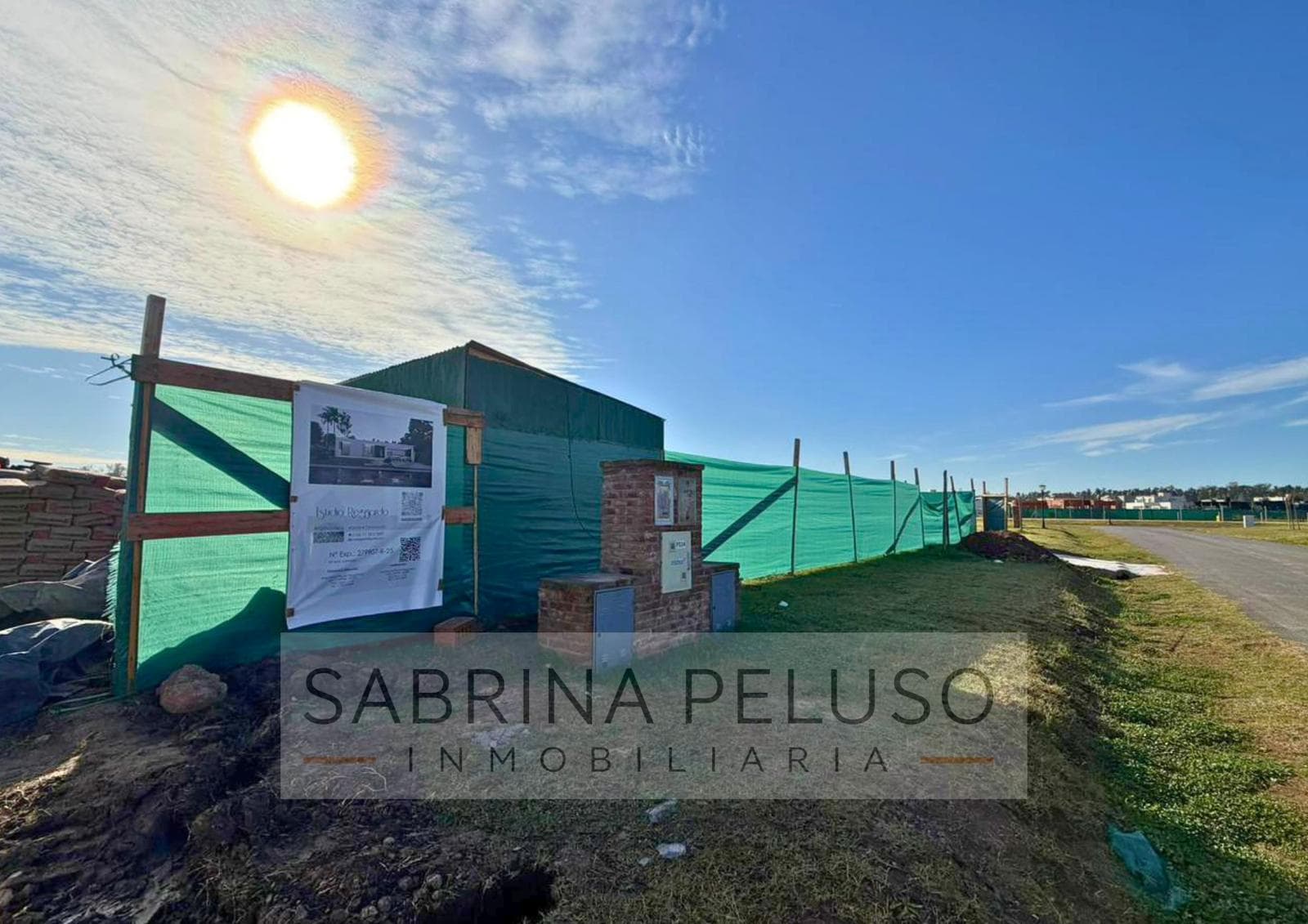 House under construction · Financed · Prados del Oeste II gated community · Moreno
