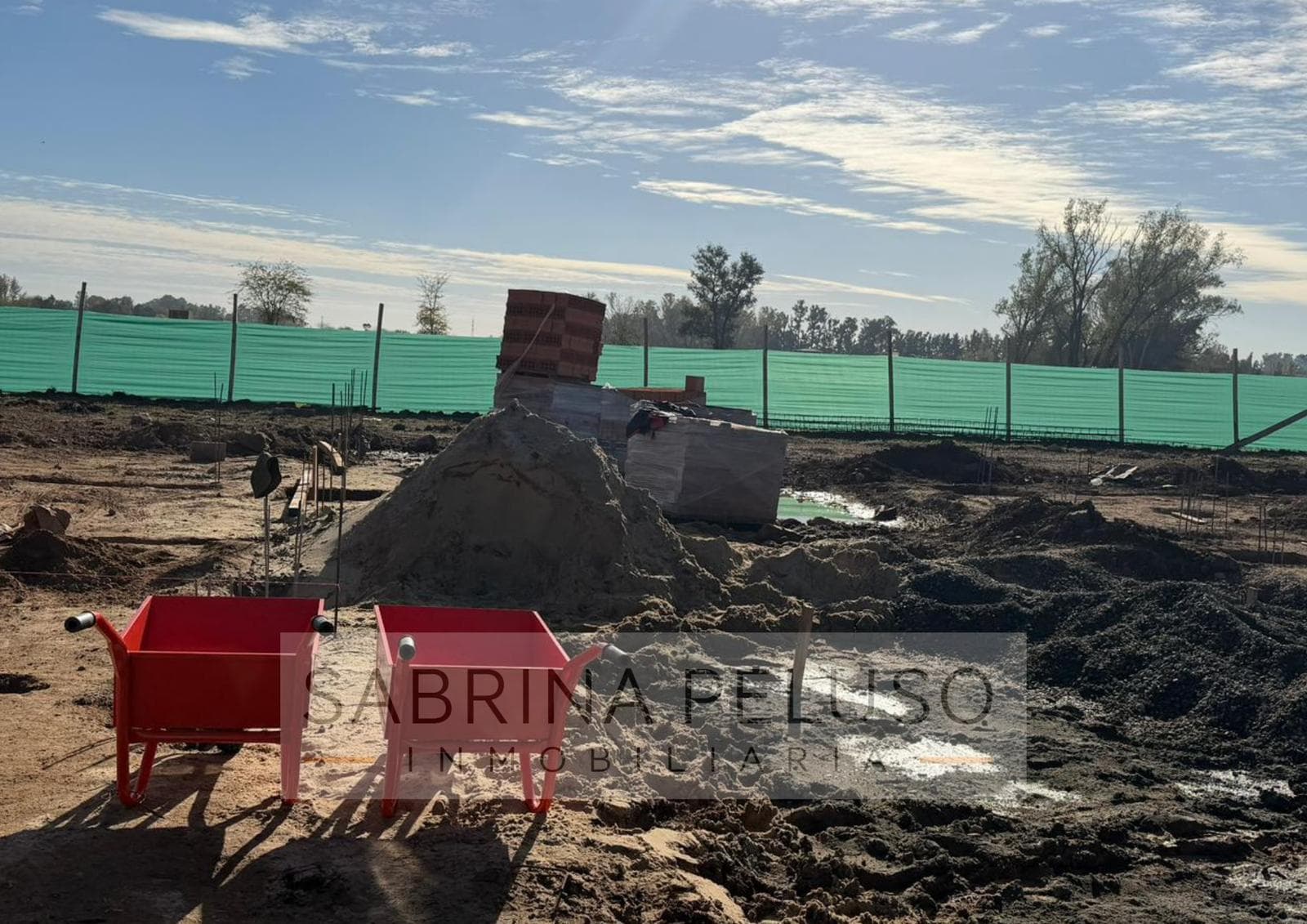 House under construction · Financed · Prados del Oeste II gated community · Moreno