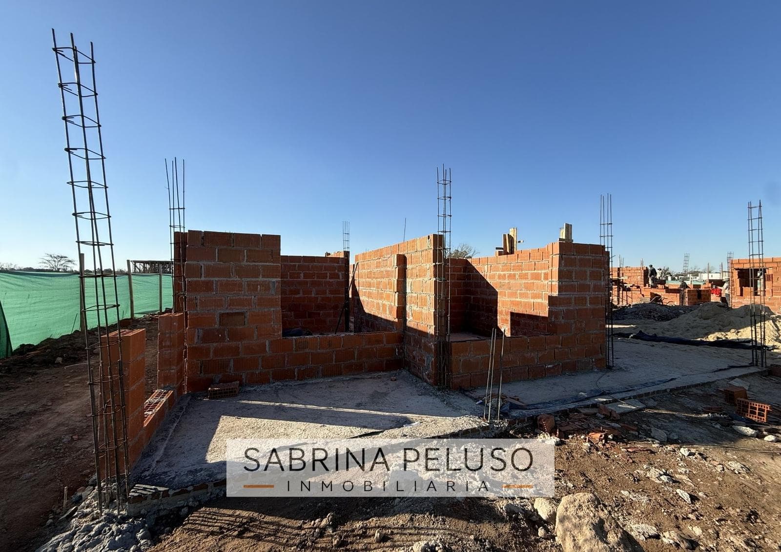 House under construction · Financed · Prados del Oeste II gated community · Moreno