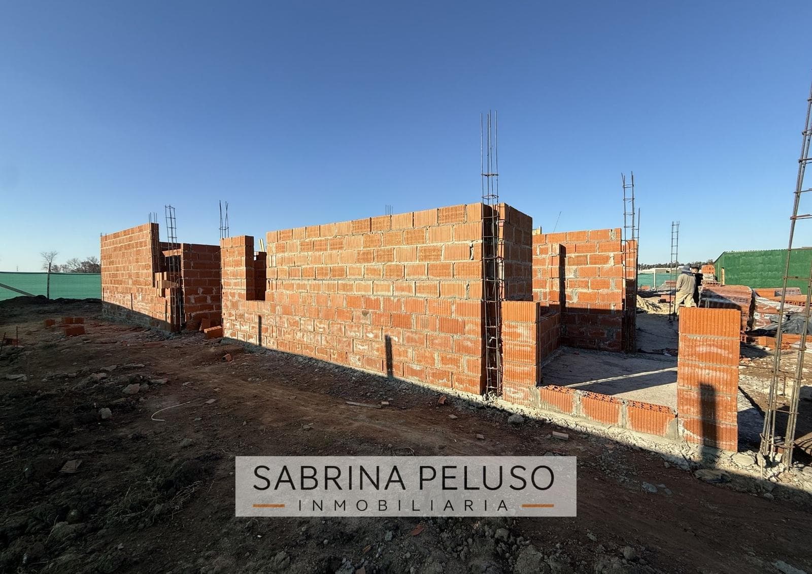 House under construction · Financed · Prados del Oeste II gated community · Moreno