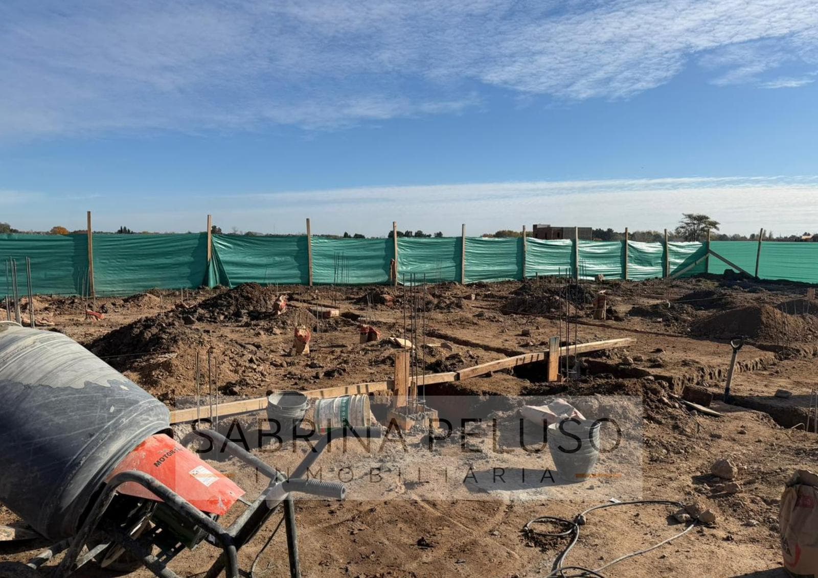 House under construction · Financed · Prados del Oeste II gated community · Moreno