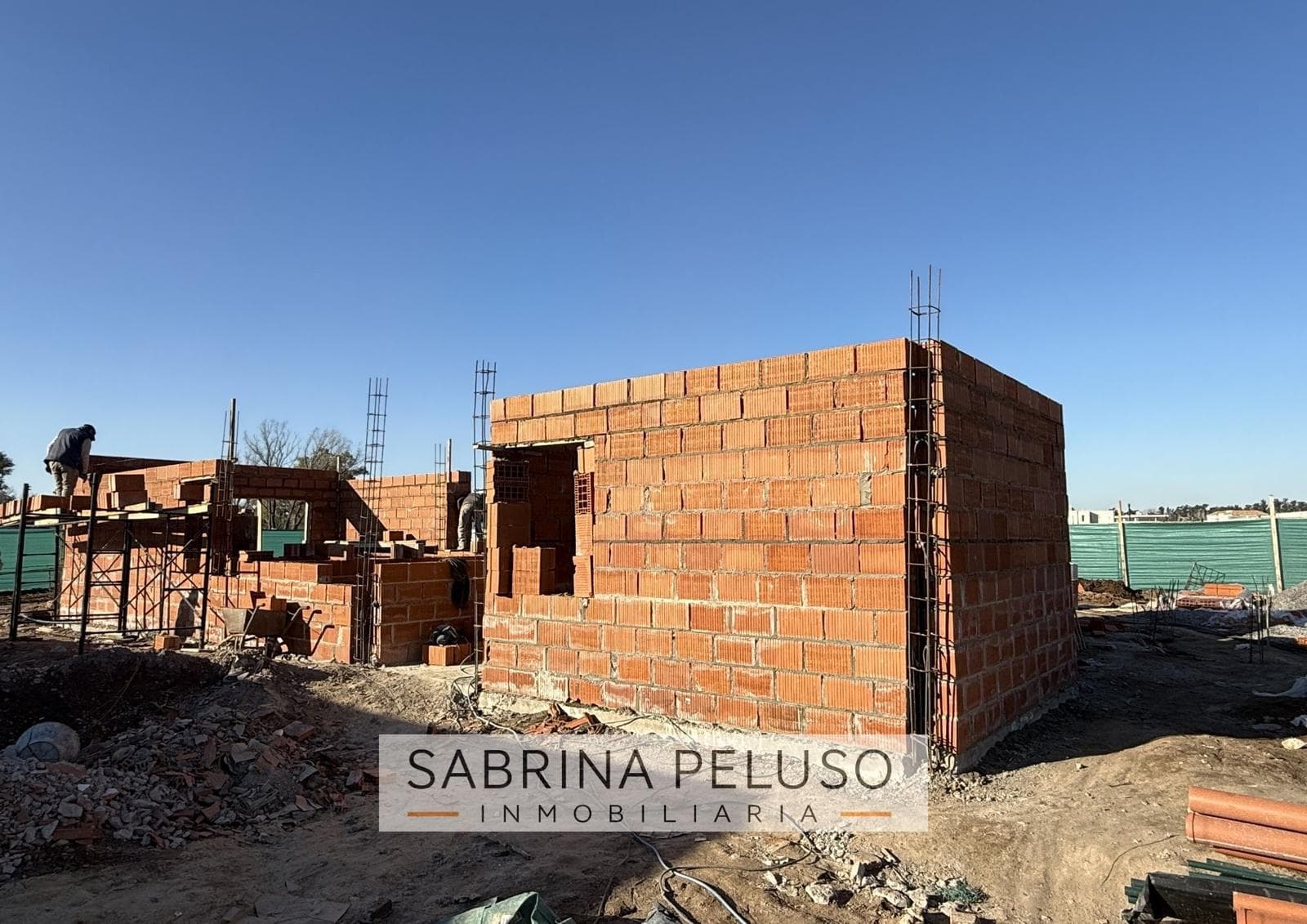 House under construction · Financed · Prados del Oeste II gated community · Moreno