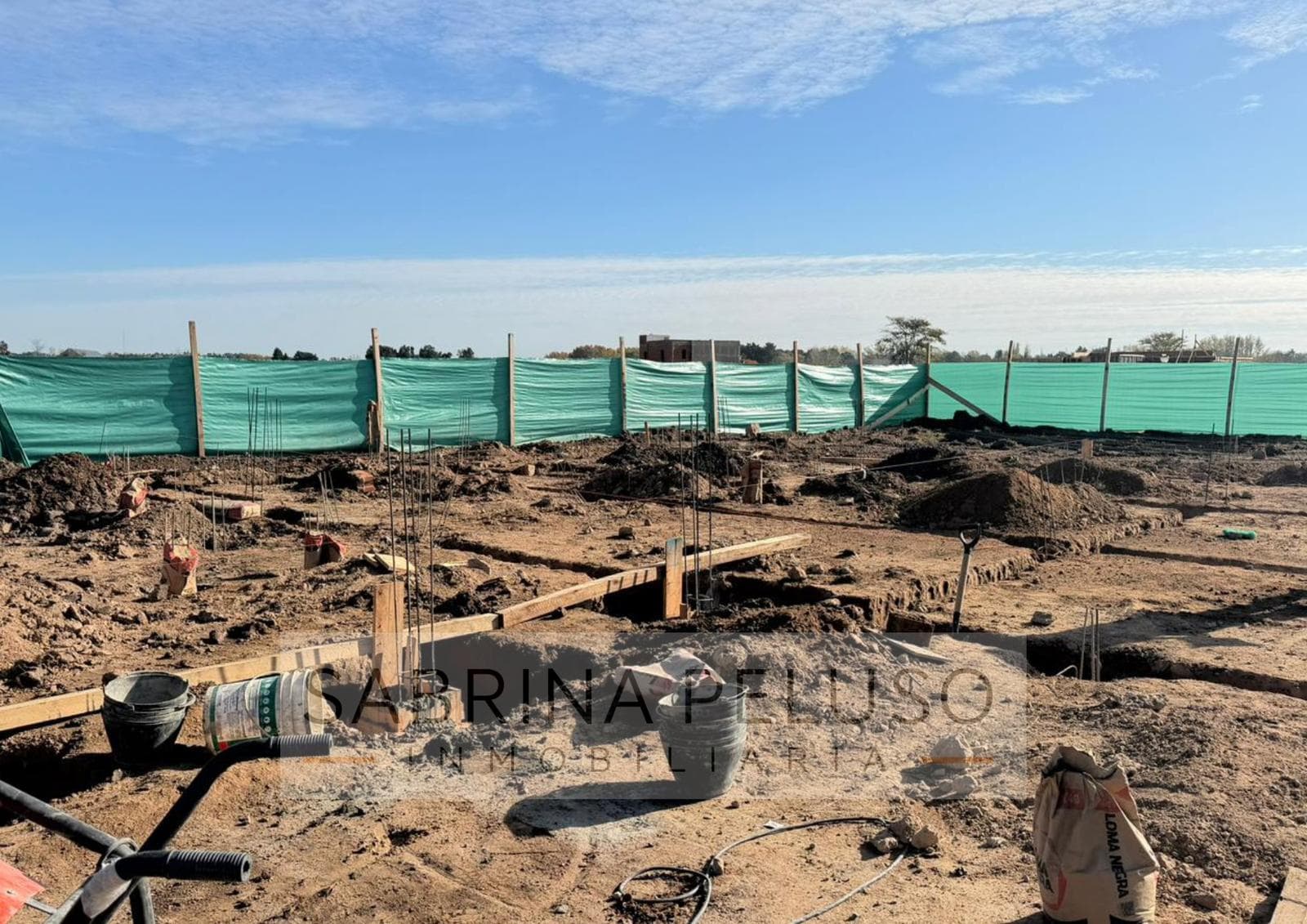 House under construction · Financed · Prados del Oeste II gated community · Moreno