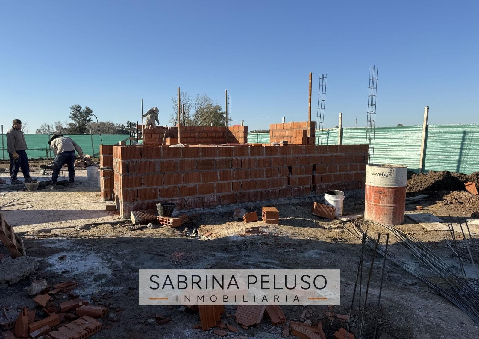 House under construction · Financed · Prados del Oeste II gated community · Moreno