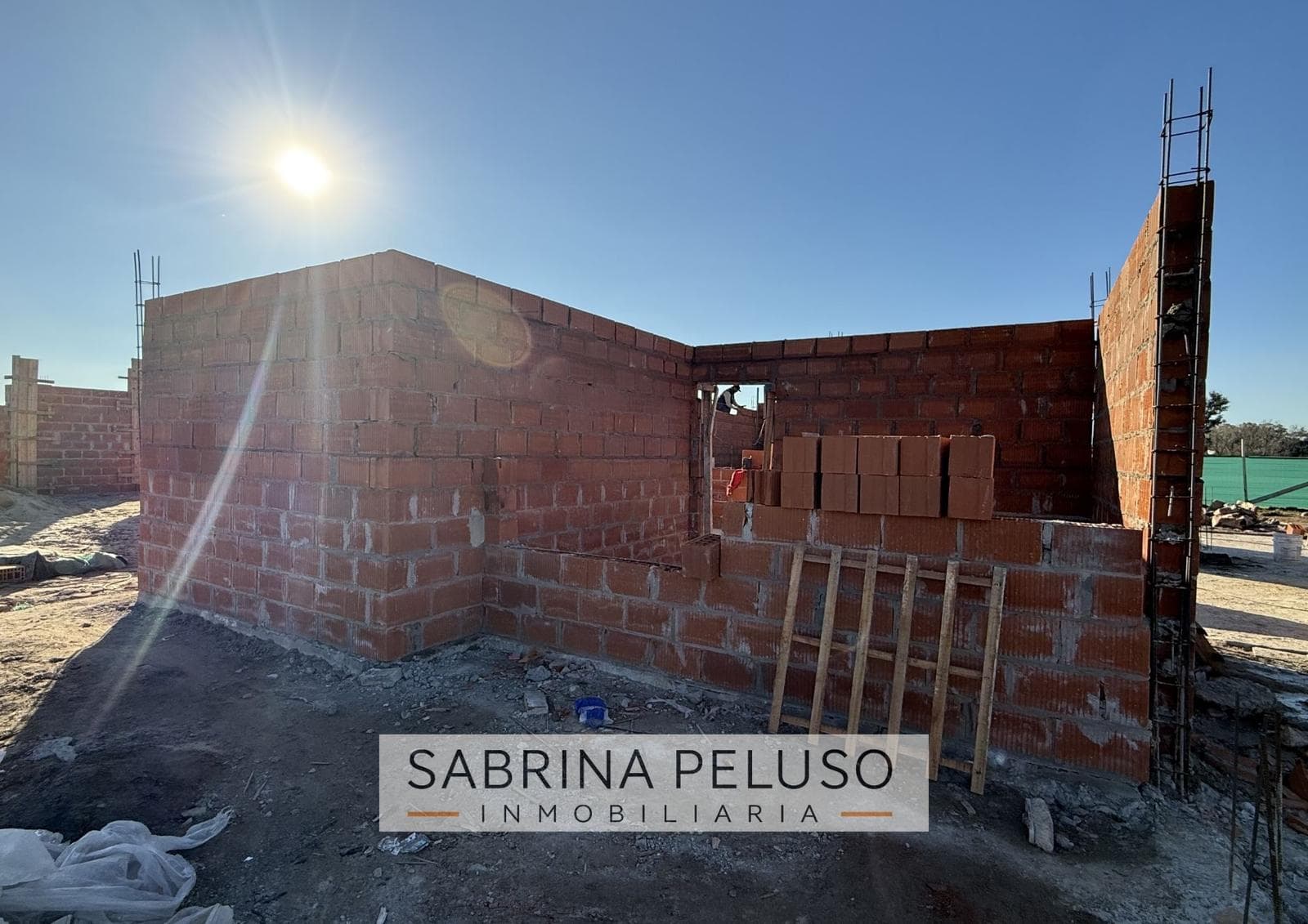 House under construction · Financed · Prados del Oeste II gated community · Moreno