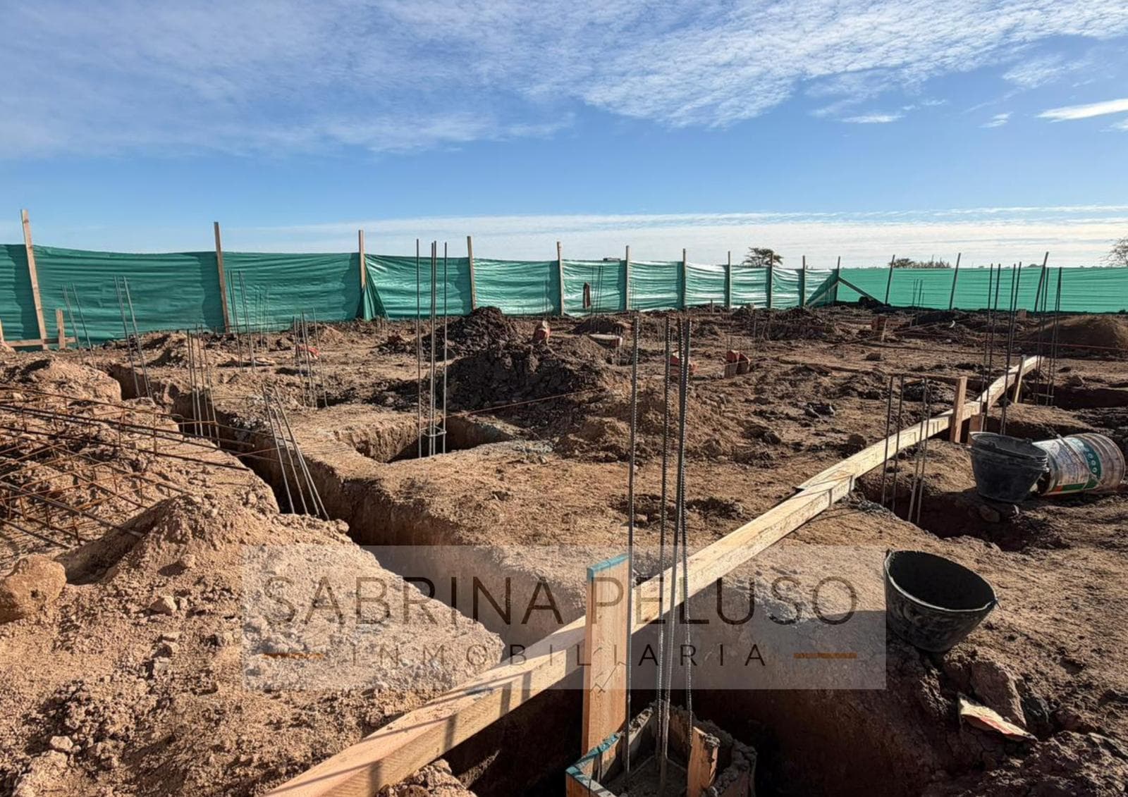 House under construction · Financed · Prados del Oeste II gated community · Moreno