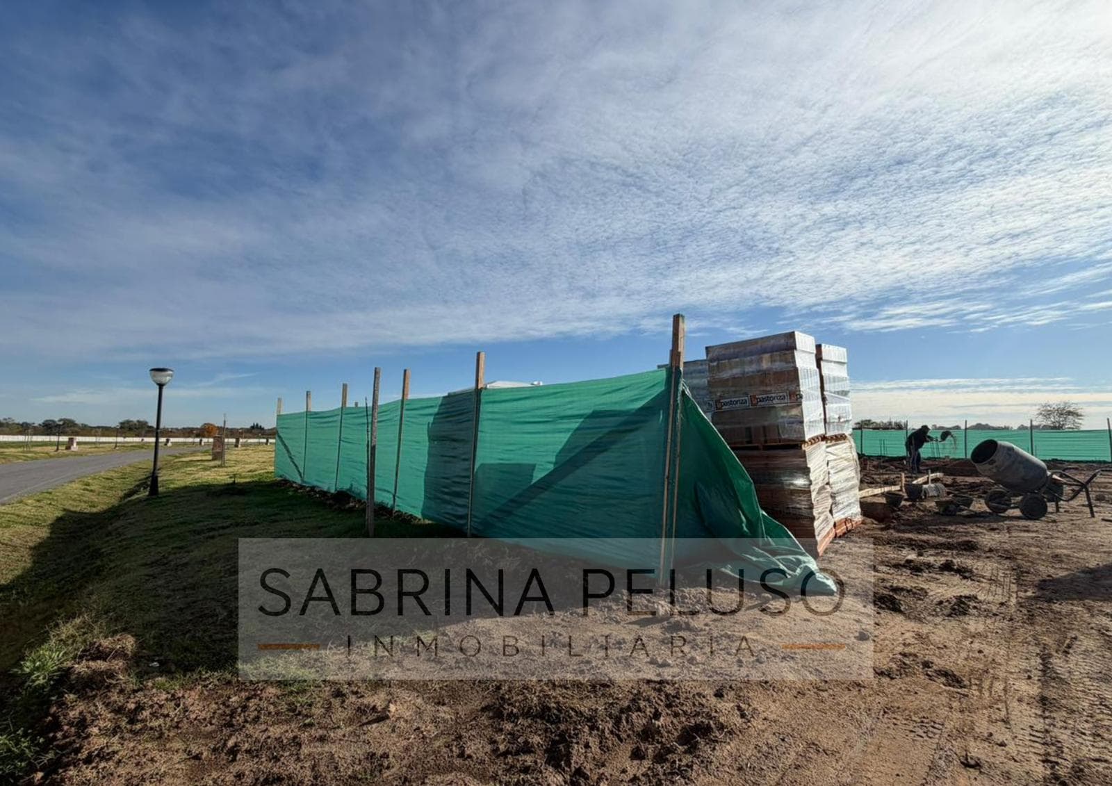 House under construction · Financed · Prados del Oeste II gated community · Moreno