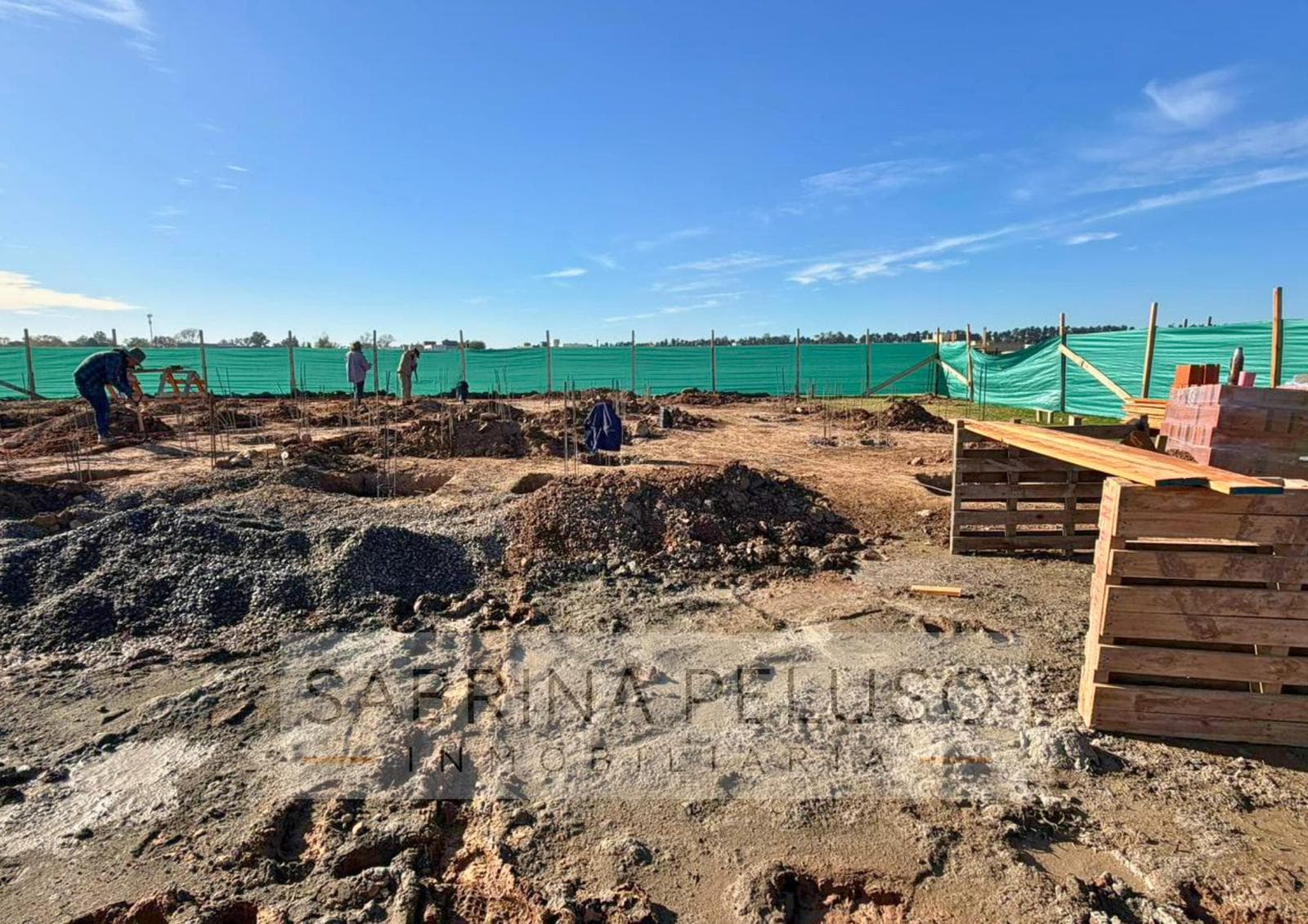 House under construction · Financed · Prados del Oeste II gated community · Moreno