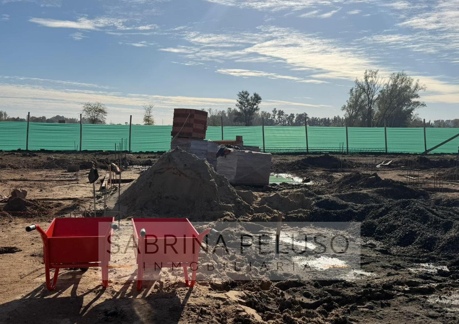 House under construction · Financed · Prados del Oeste II gated community · Moreno
