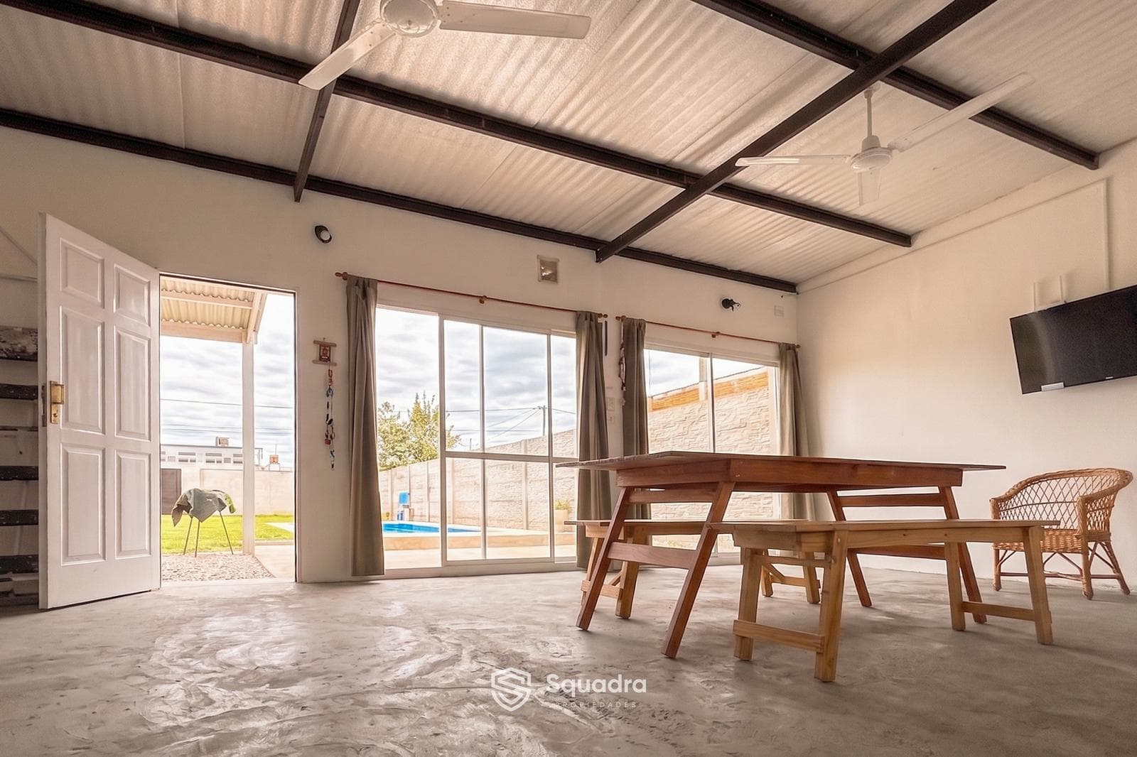 FOR SALE | TRADE - Loft-style house with pool and garden - Lomas de Alicia, Granadero Baigorria.