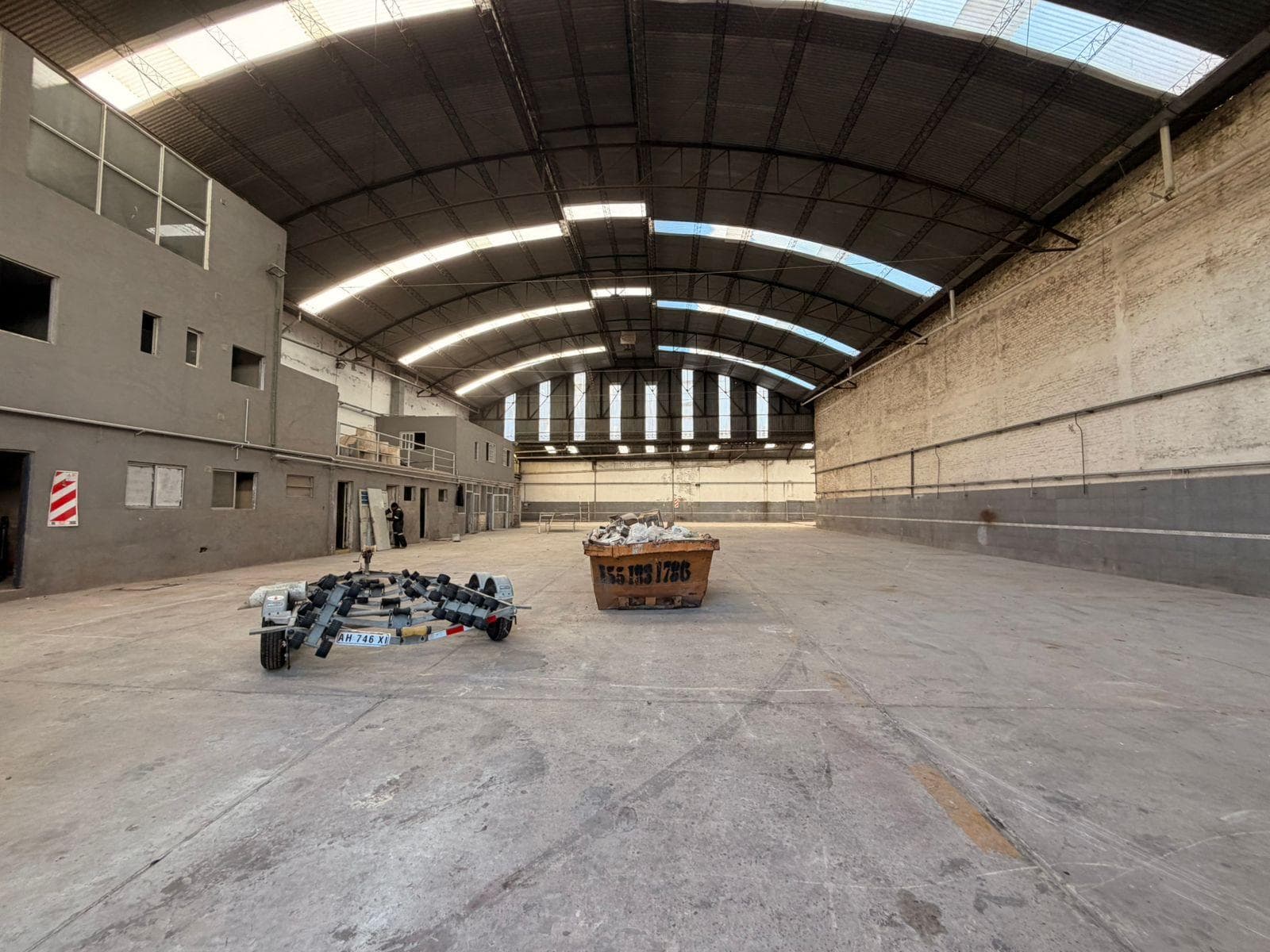 Warehouse in a mixed-use industrial zone for sale and rent