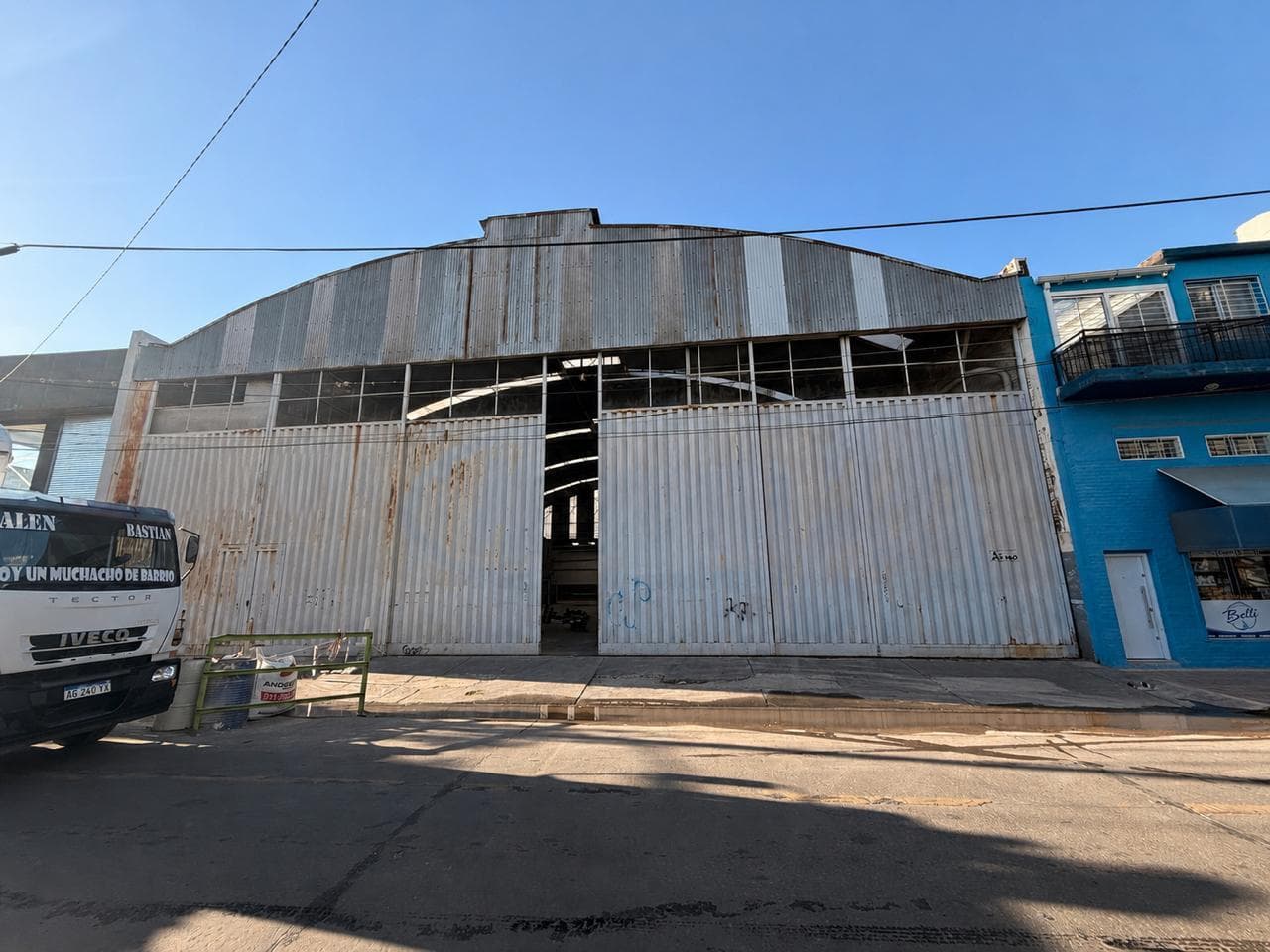 Warehouse in a mixed-use industrial zone for sale and rent