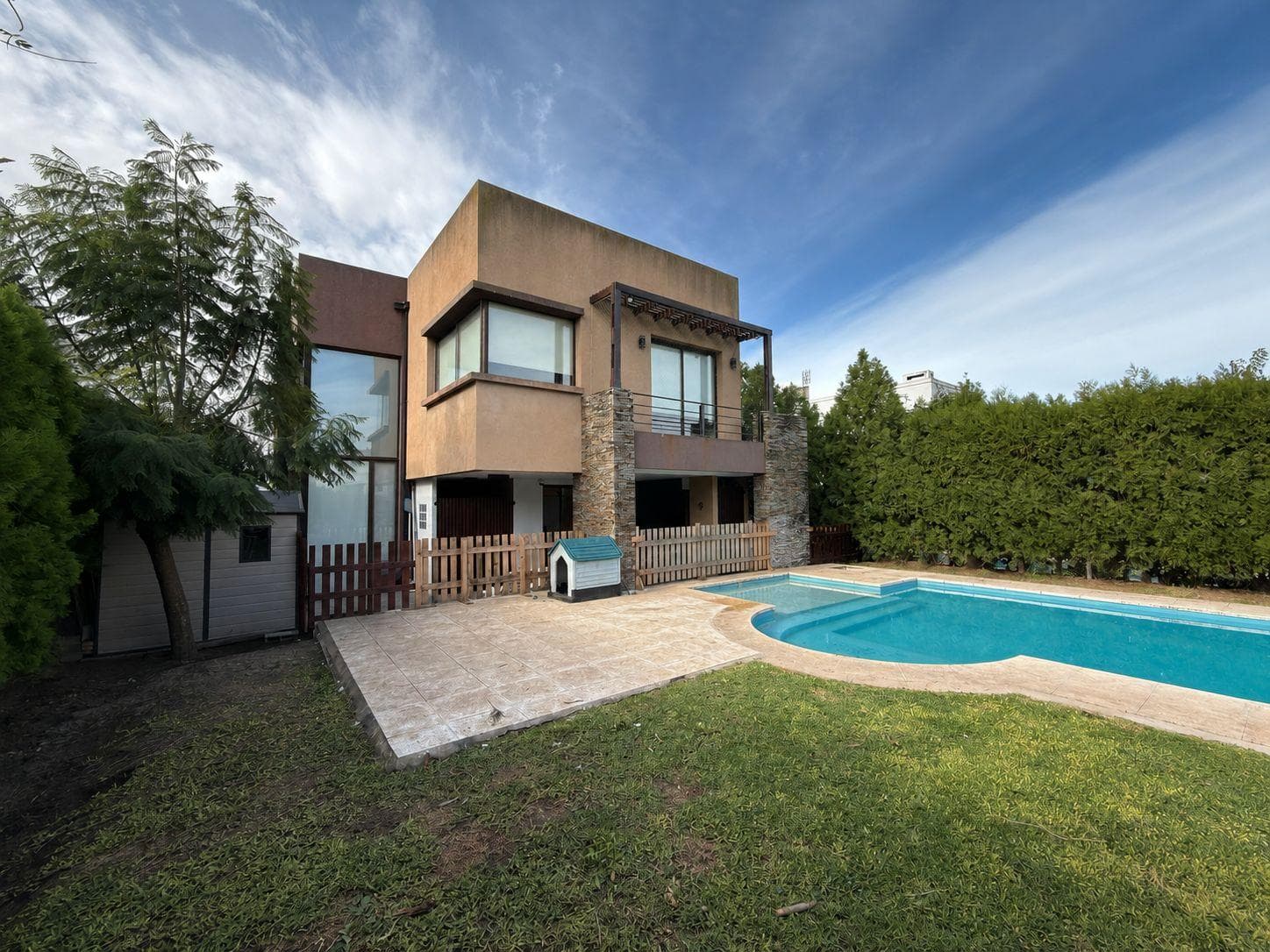 5-ROOM HOUSE FOR SALE WITH FULL AMENITIES IN THE LOS TRONCOS NEIGHBORHOOD