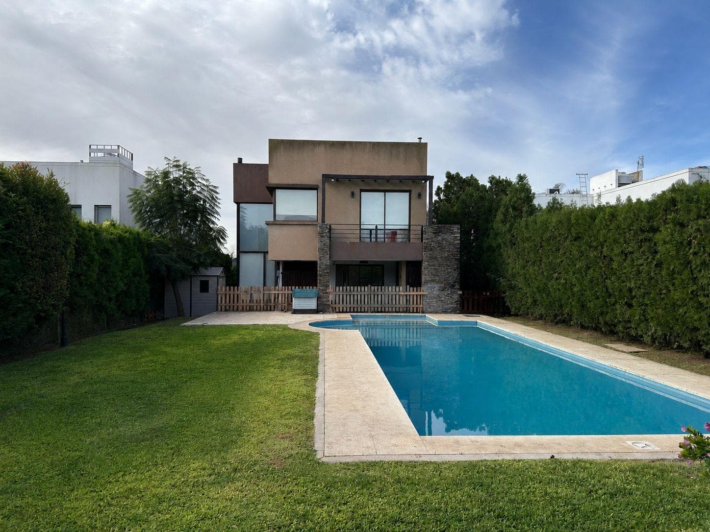 5-ROOM HOUSE FOR SALE WITH FULL AMENITIES IN THE LOS TRONCOS NEIGHBORHOOD