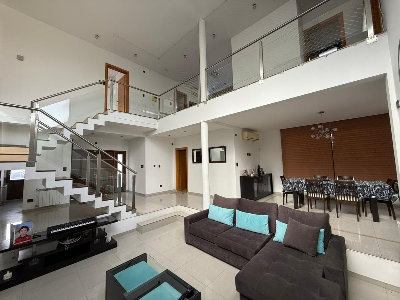 5-ROOM HOUSE FOR SALE WITH FULL AMENITIES IN THE LOS TRONCOS NEIGHBORHOOD