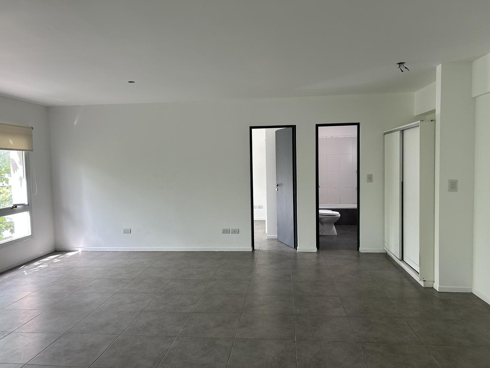 A bright apartment with a view of the treetops in Victoria