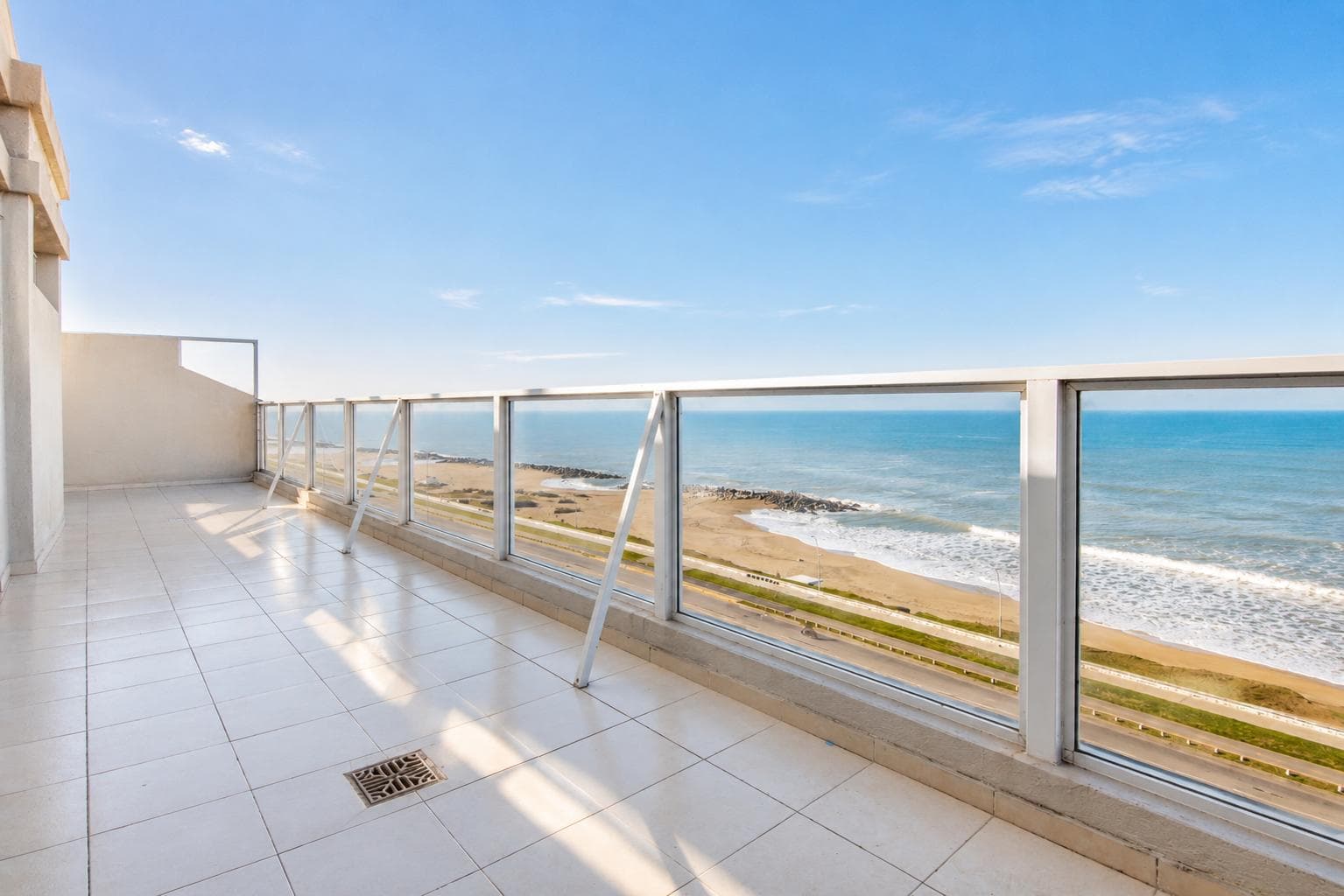 New 2-Room Apartment on the Beachfront in Zacagnini