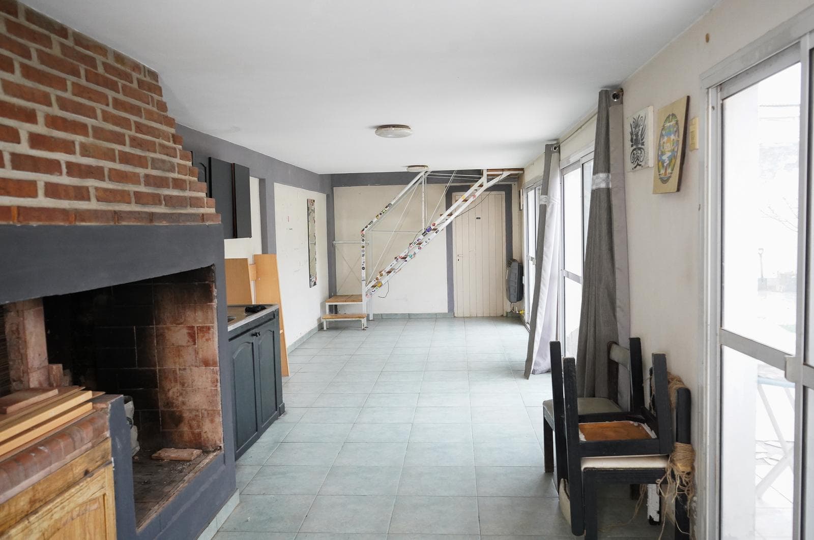 4-BEDROOM HOUSE FOR SALE (NEEDS RENOVATION) - ALANIS NEIGHBORHOOD, CIPOLLETTI
