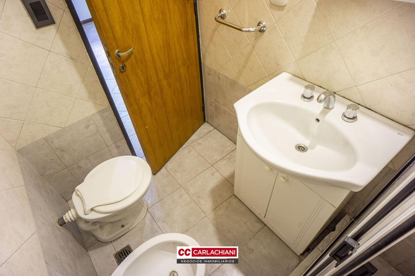 Oficina en venta - Planta Baja apto profesionales - Rosario pichincha