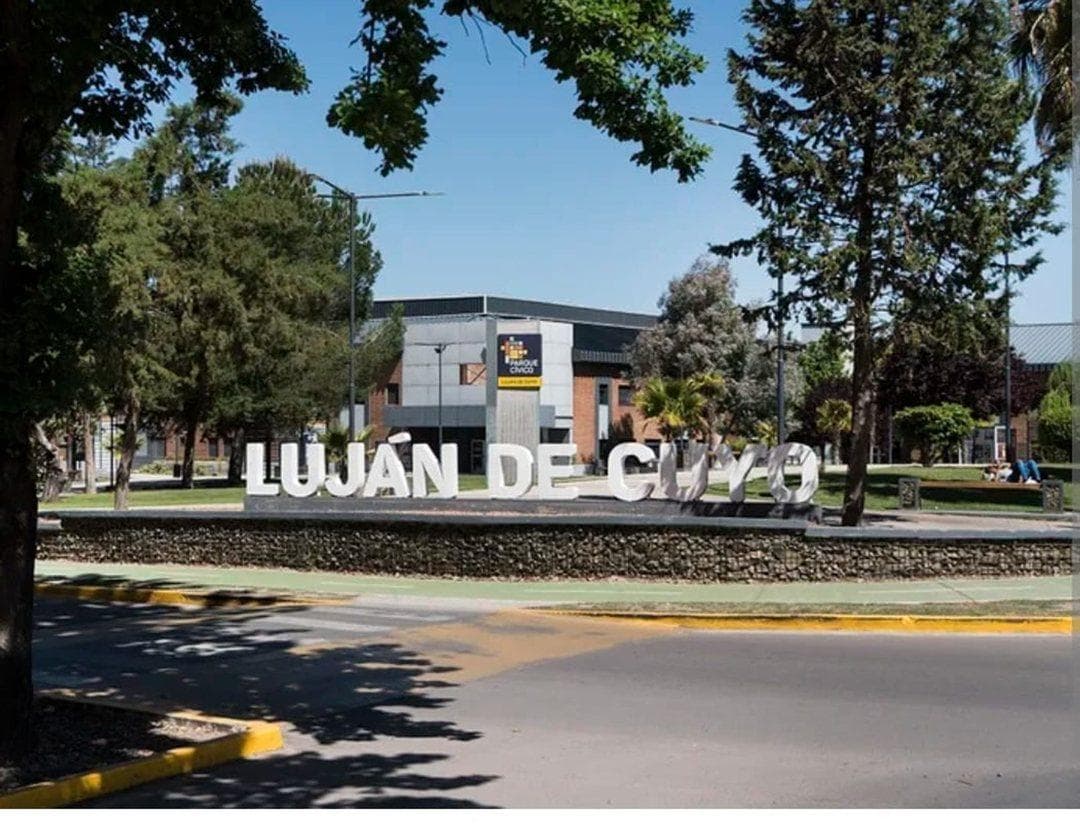 Large lot for sale in downtown Luján