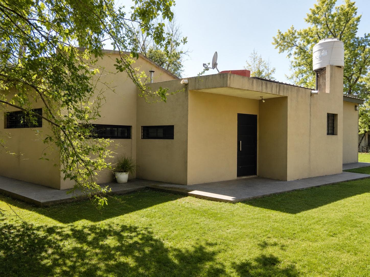 FOR SALE | HOUSE | 3 ROOMS | SWIMMING POOL | BARBECUE